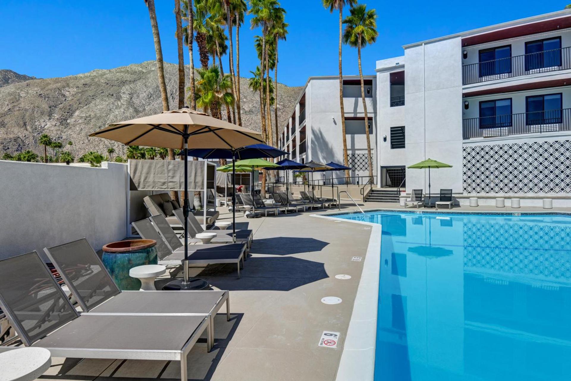 The Dunes Hotel (Palm Springs) photo 8