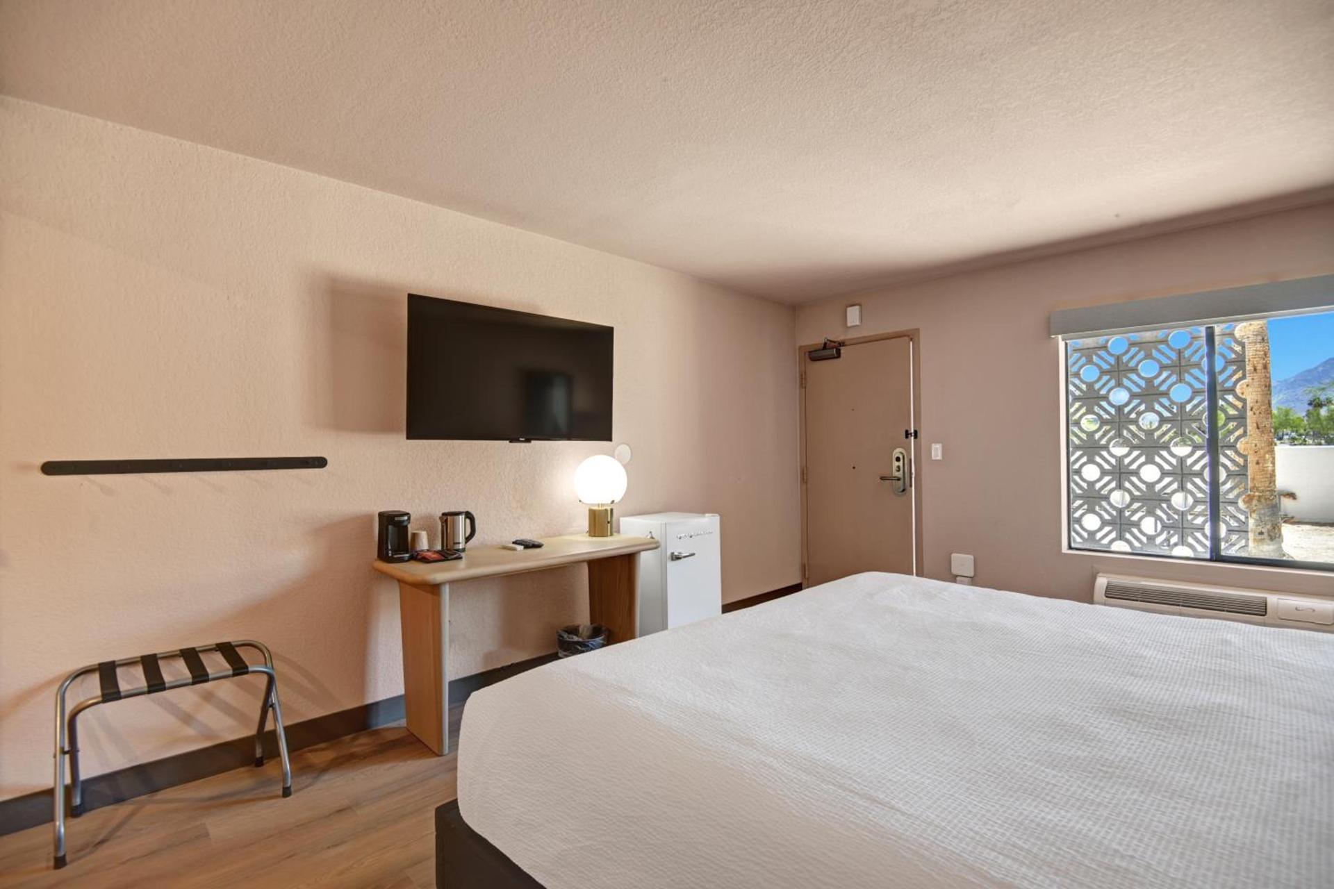 The Dunes Hotel (Palm Springs) photo 12