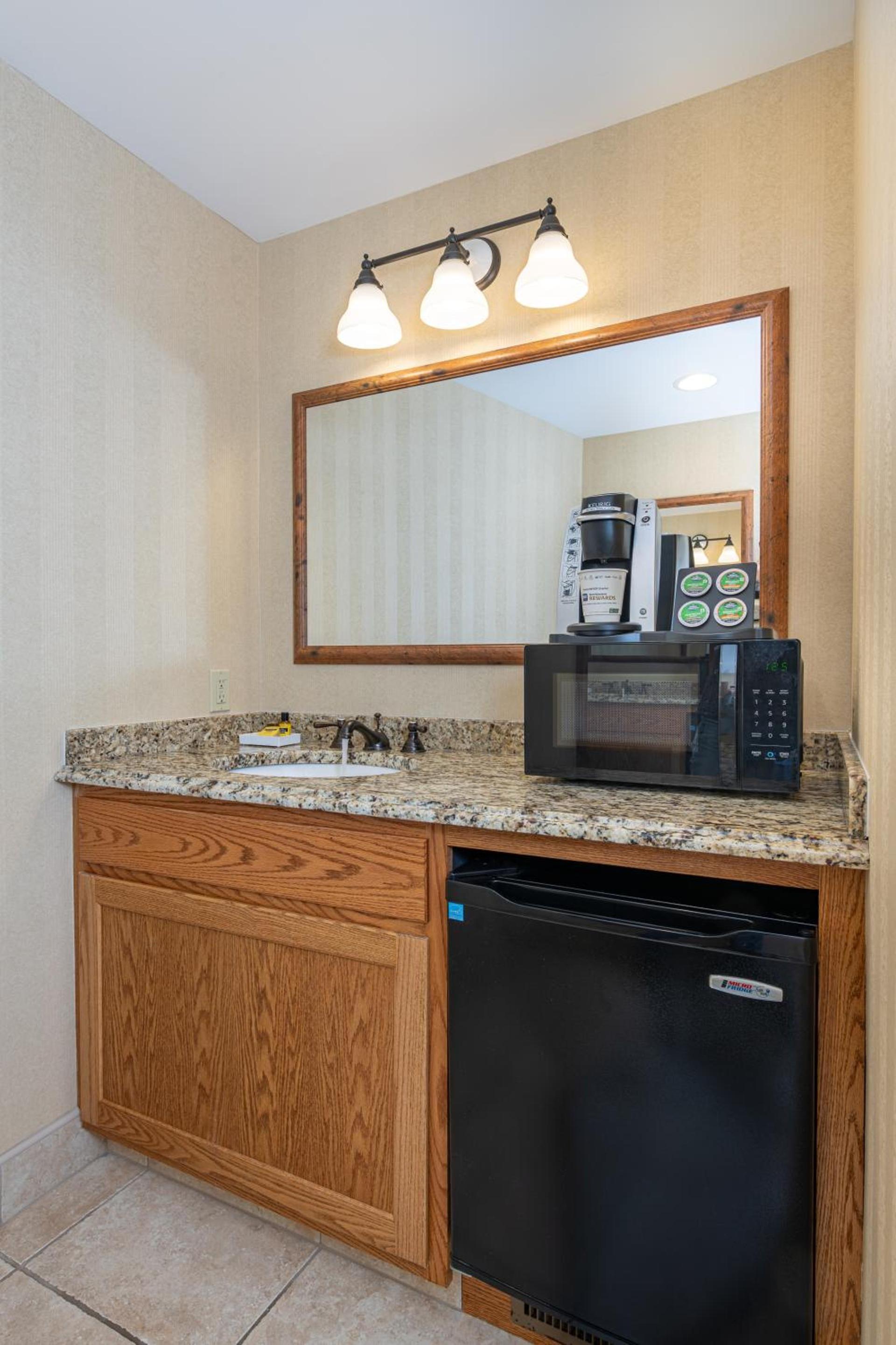 Best Western Plus Waterbury - Stowe photo 76