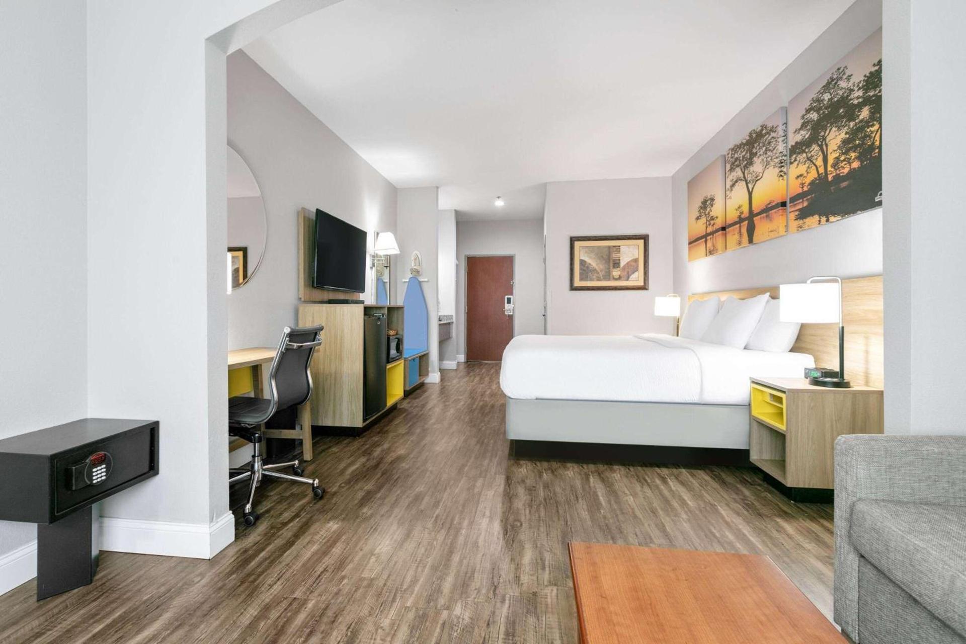 Days Inn & Suites by Wyndham Cabot photo 54