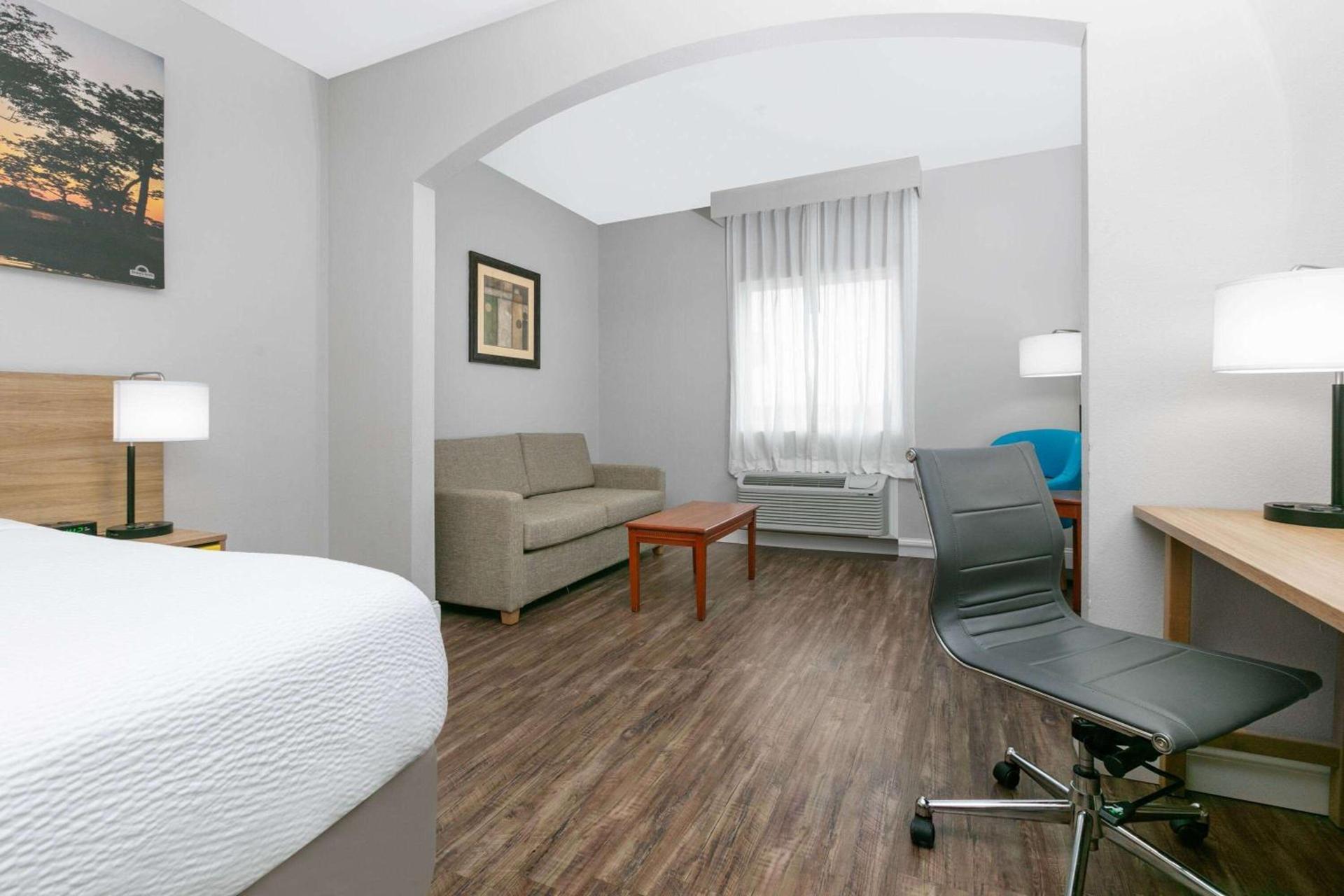 Days Inn & Suites by Wyndham Cabot photo 48