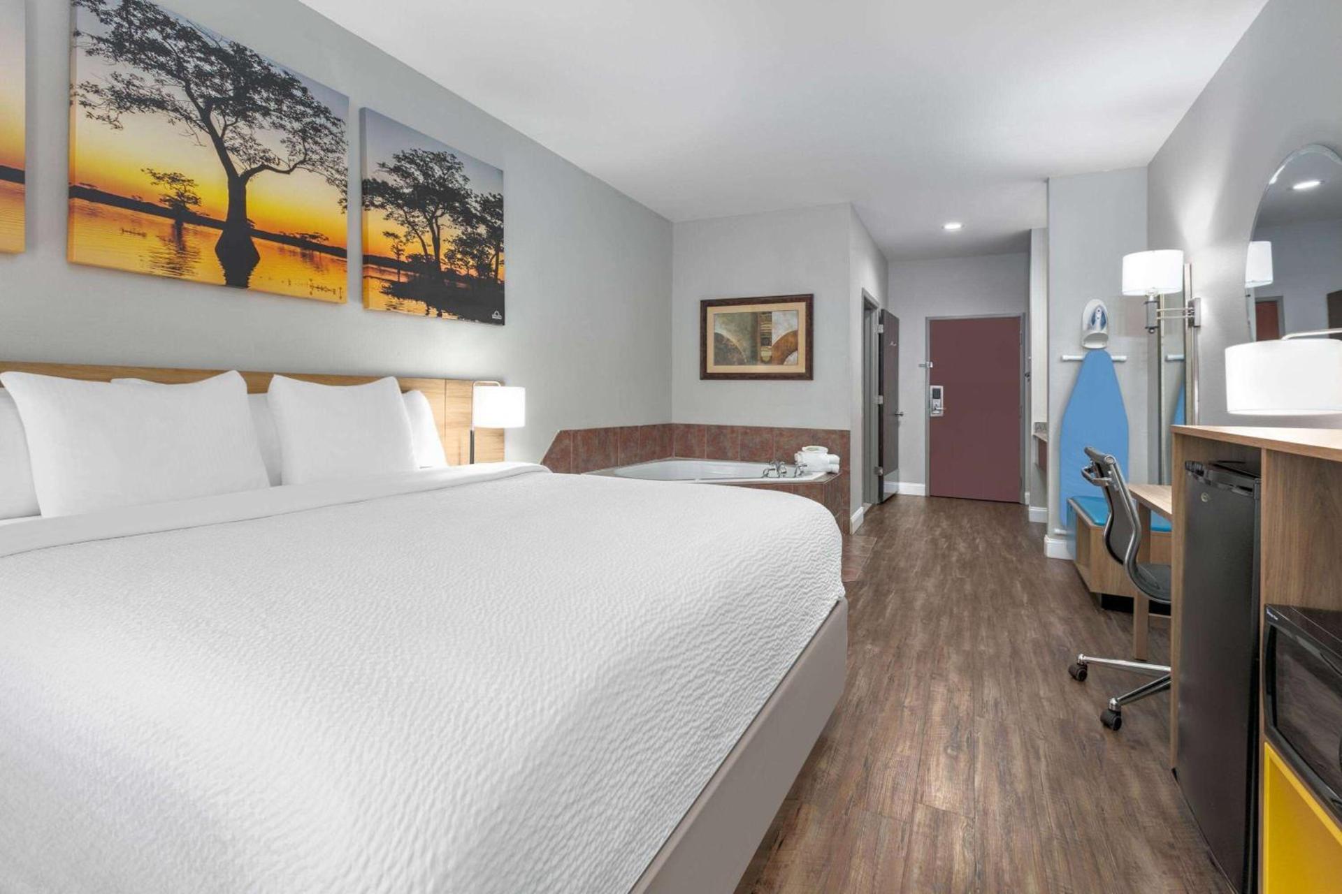 Days Inn & Suites by Wyndham Cabot photo 59