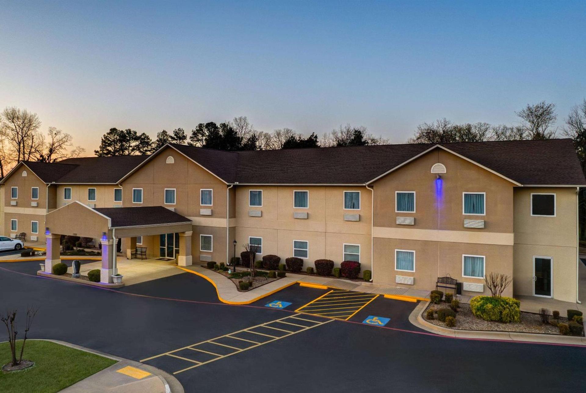 Days Inn & Suites by Wyndham Cabot photo 4