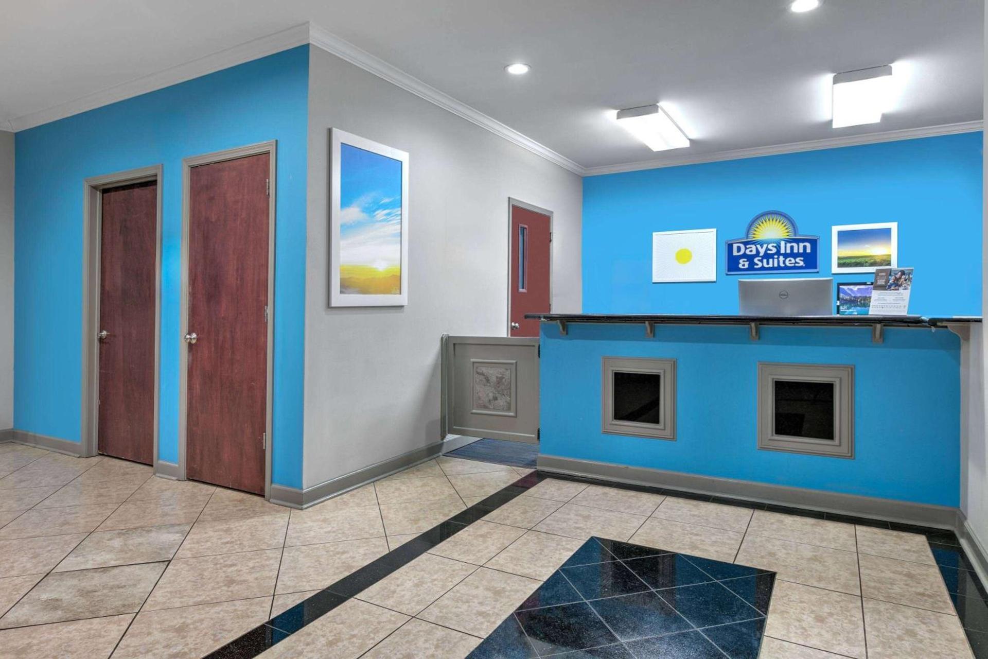 Days Inn & Suites by Wyndham Cabot photo 8
