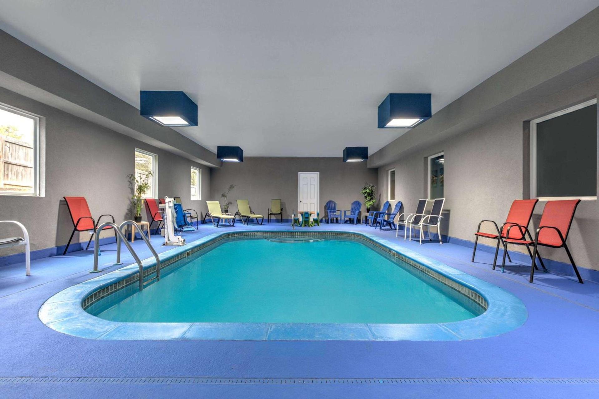 Days Inn & Suites by Wyndham Cabot photo 12