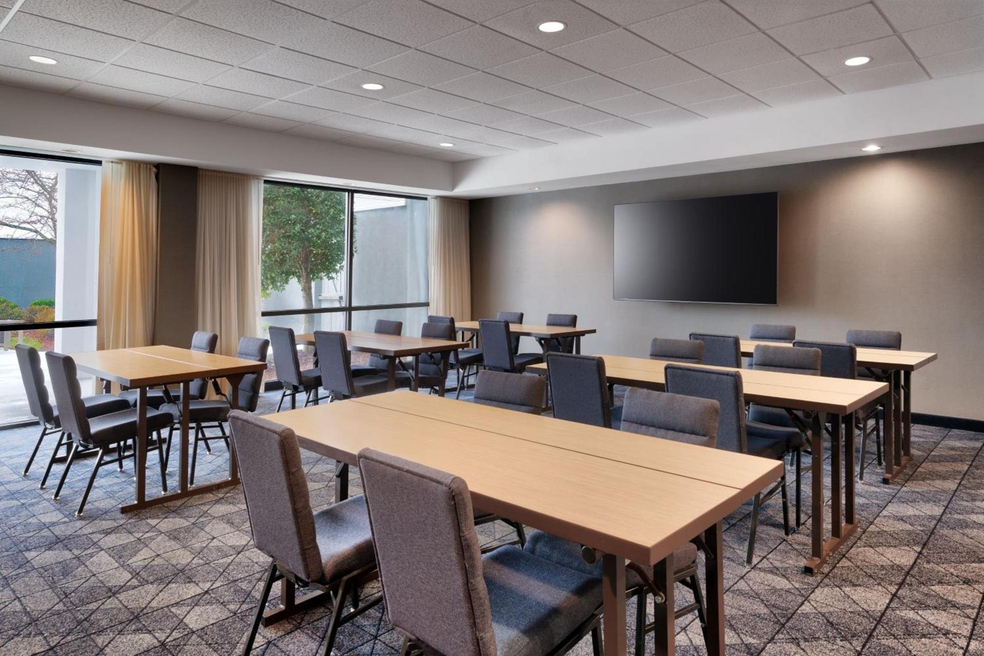 Courtyard by Marriott Johnson City photo 8
