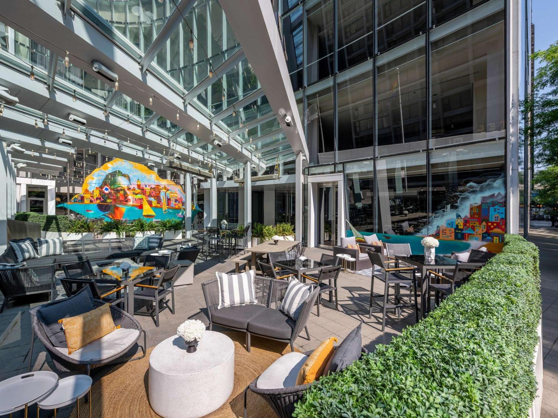 Sofitel Chicago Magnificent Mile photo 12