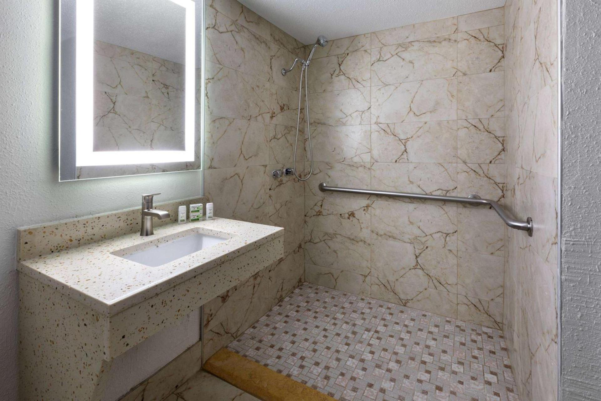Wingate by Wyndham Troy photo 32