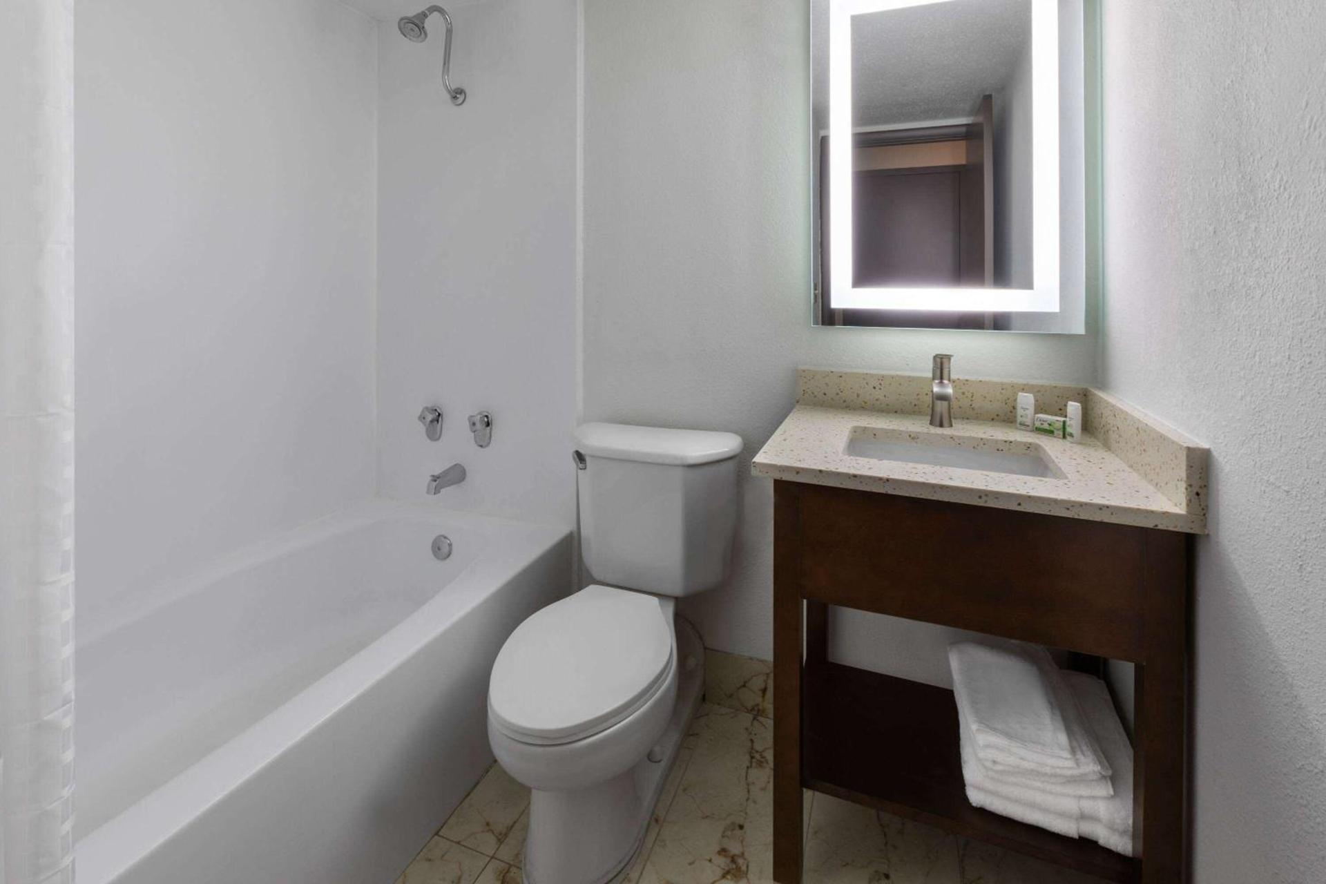 Wingate by Wyndham Troy photo 33