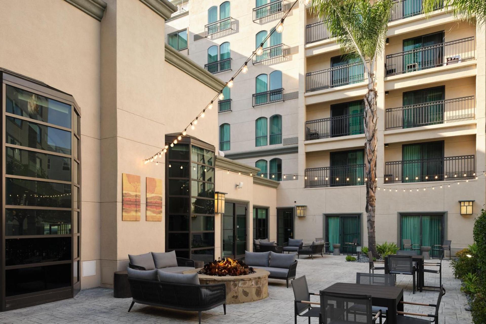 Courtyard by Marriott Los Angeles Pasadena Old Town photo 9