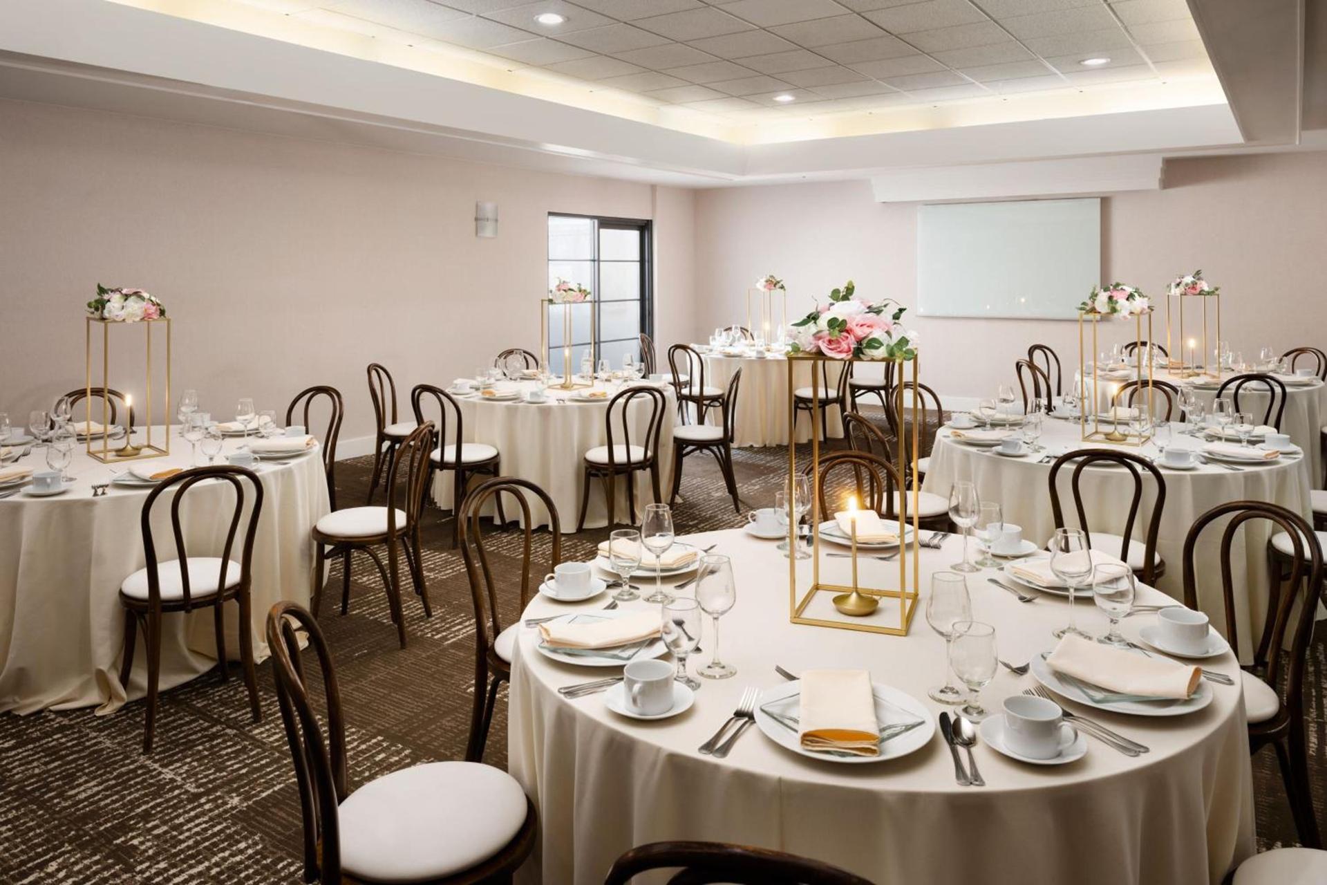 Courtyard by Marriott Los Angeles Pasadena Old Town photo 67