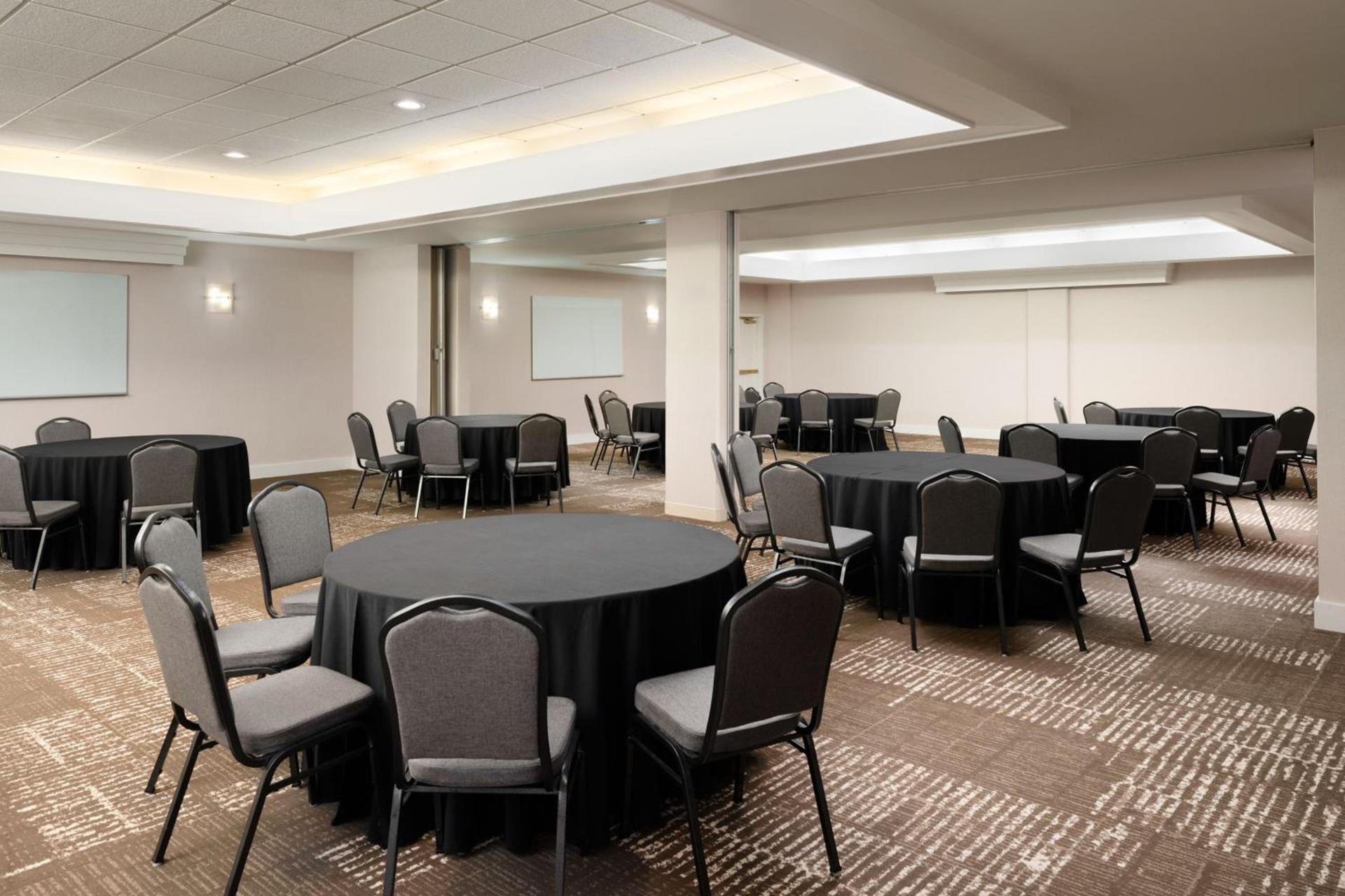 Courtyard by Marriott Los Angeles Pasadena Old Town photo 65