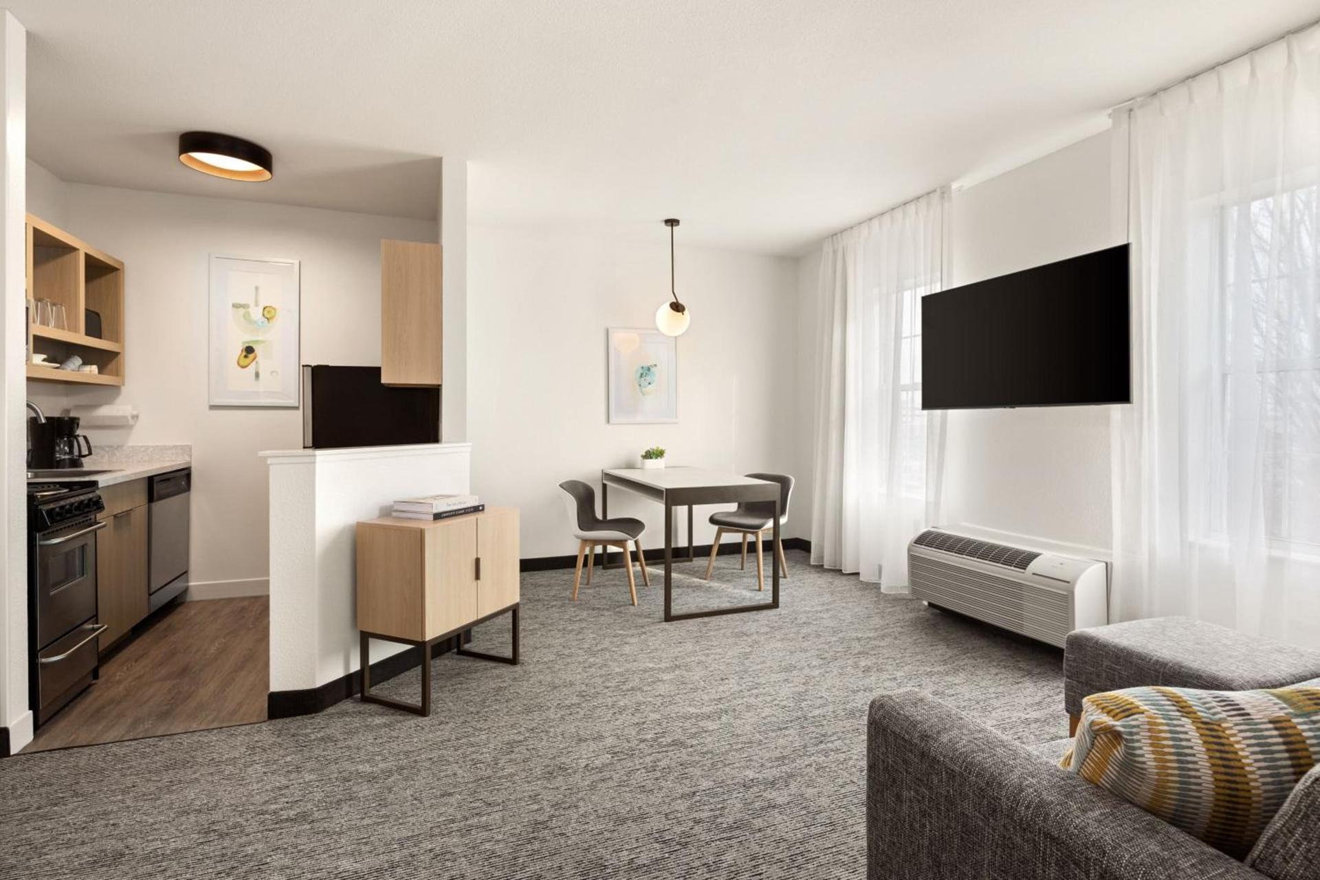 TownePlace Suites Chicago Lombard photo 9