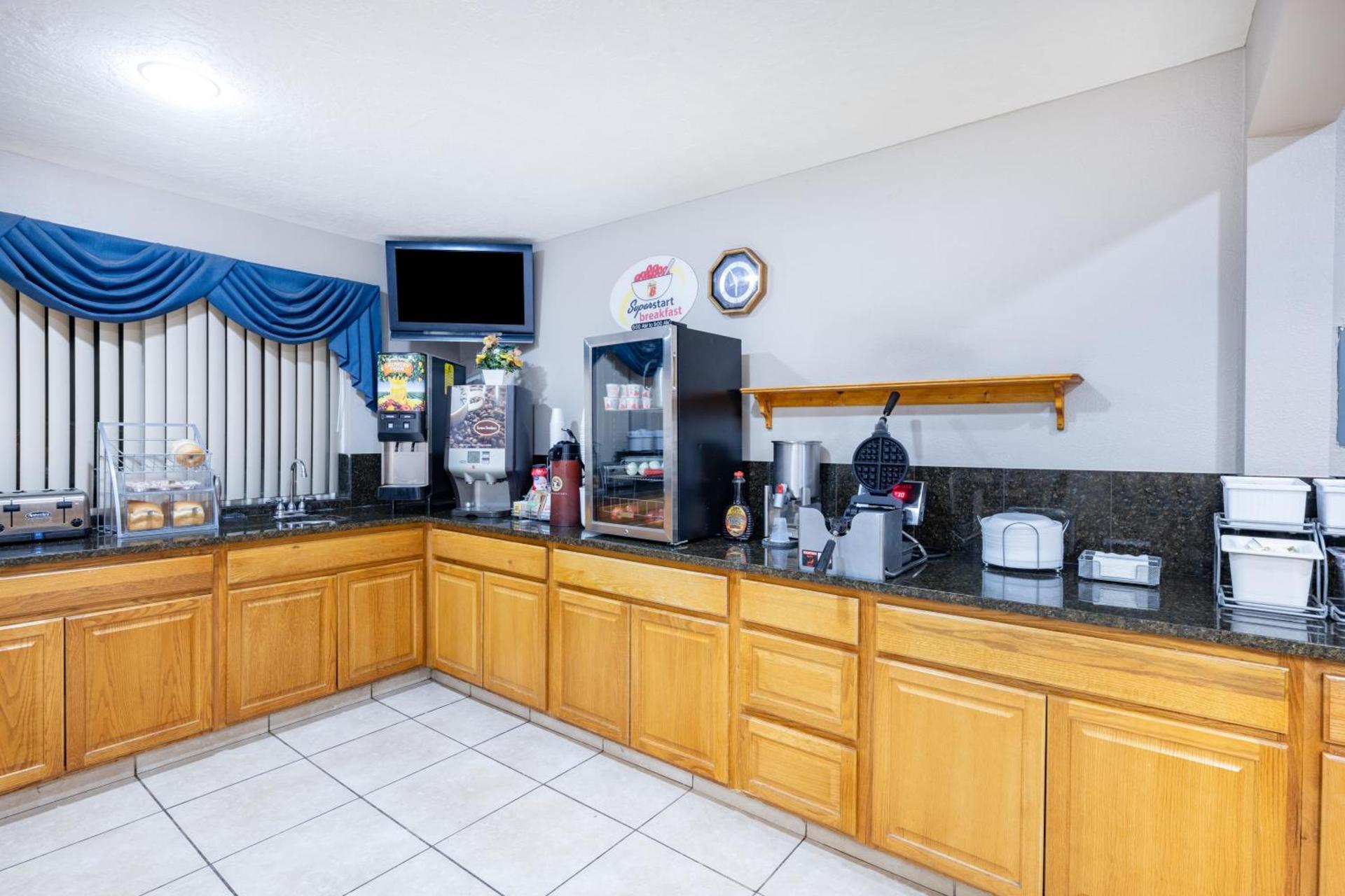 Super 8 by Wyndham Richfield UT photo 2