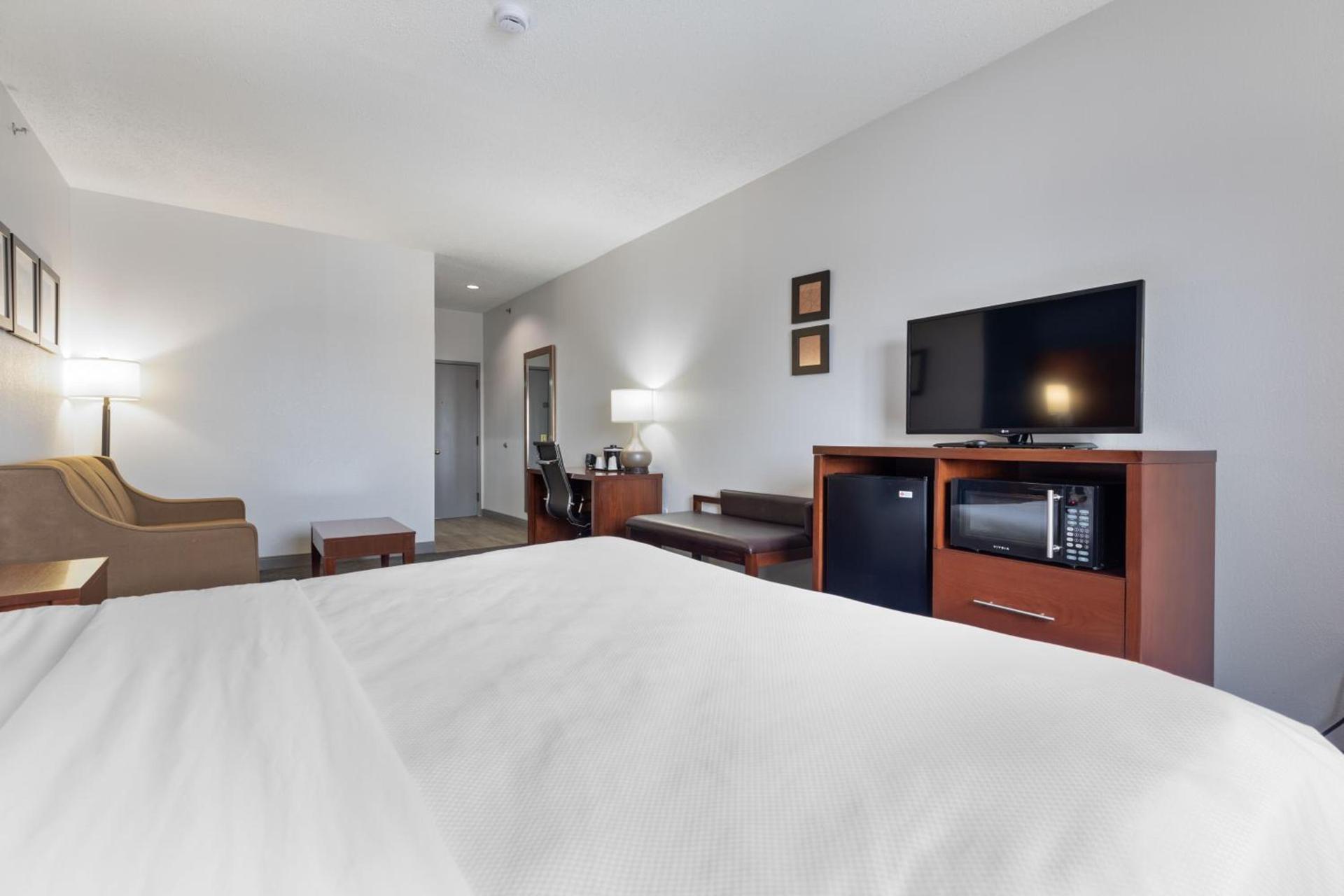 Comfort Suites Lombard - Addison photo 35