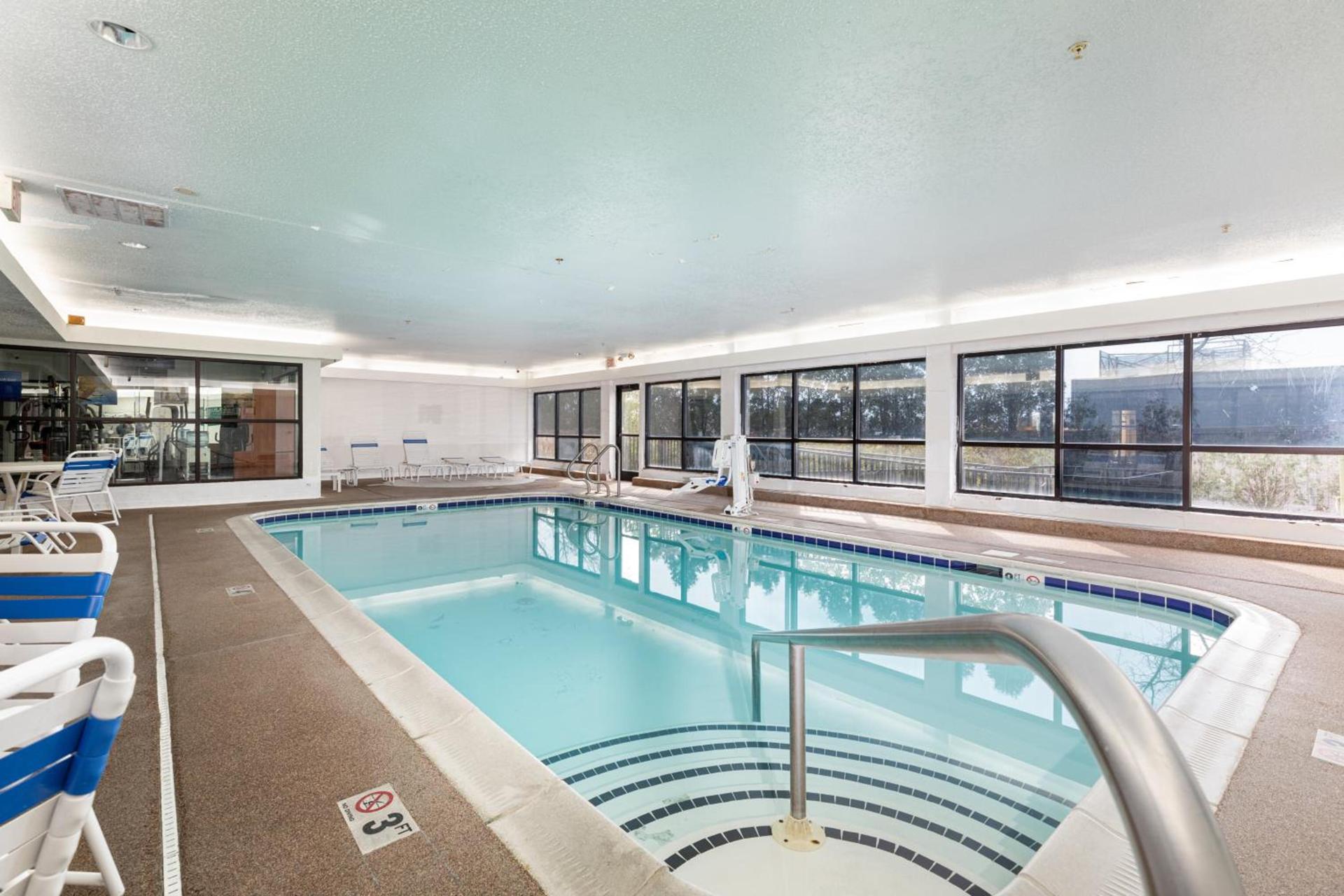Comfort Suites Lombard - Addison photo 29
