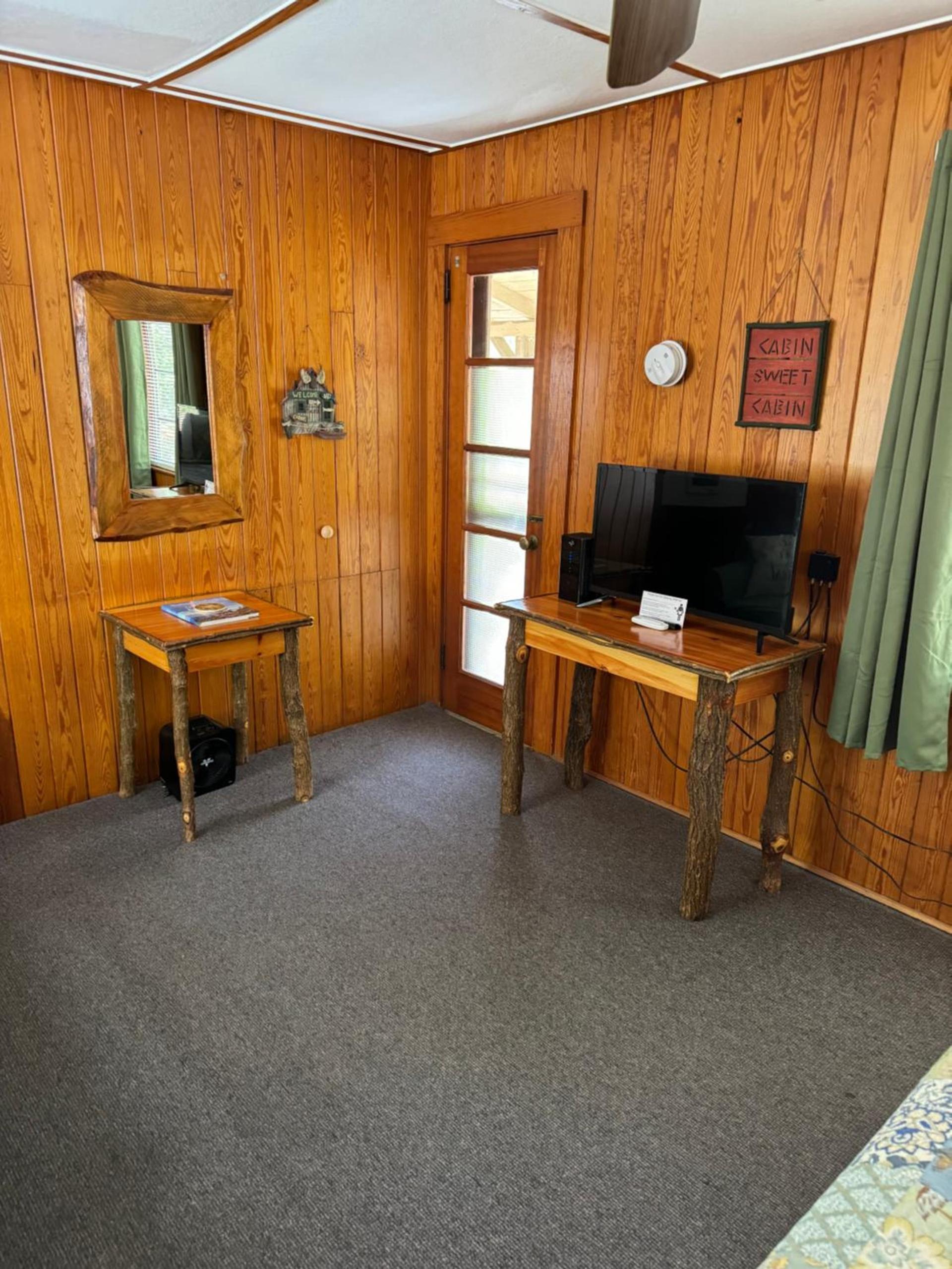 The Evening Shade River Lodge and Cabins photo 70