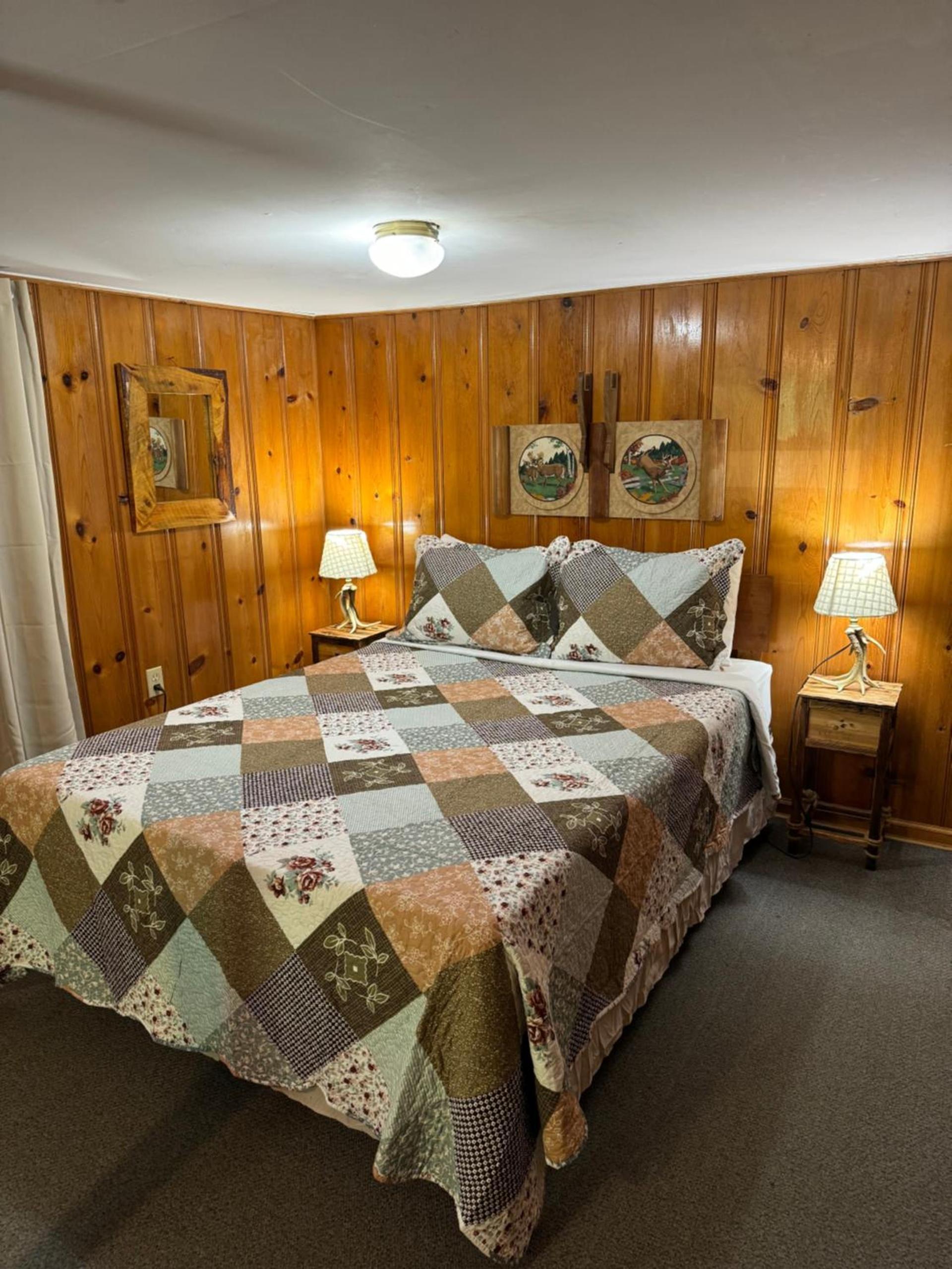 The Evening Shade River Lodge and Cabins photo 73