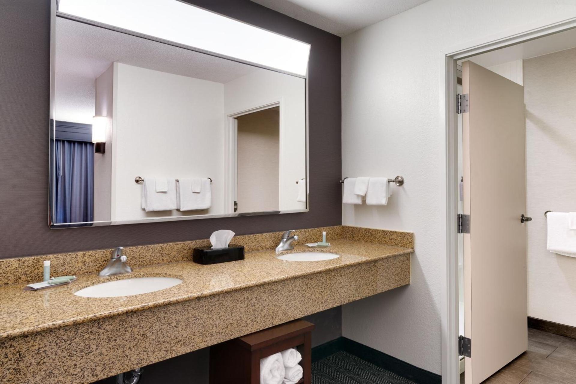 Courtyard by Marriott Johnson City photo 27