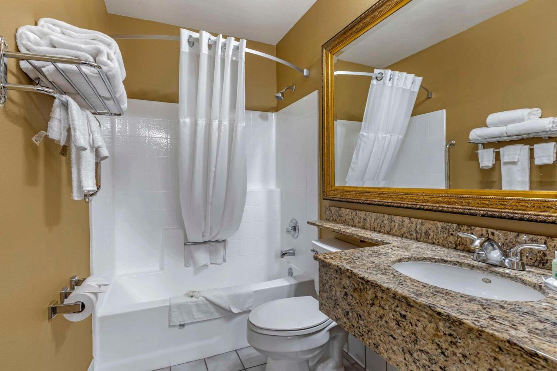 Quality Inn & Suites Westminster Seal Beach photo 27