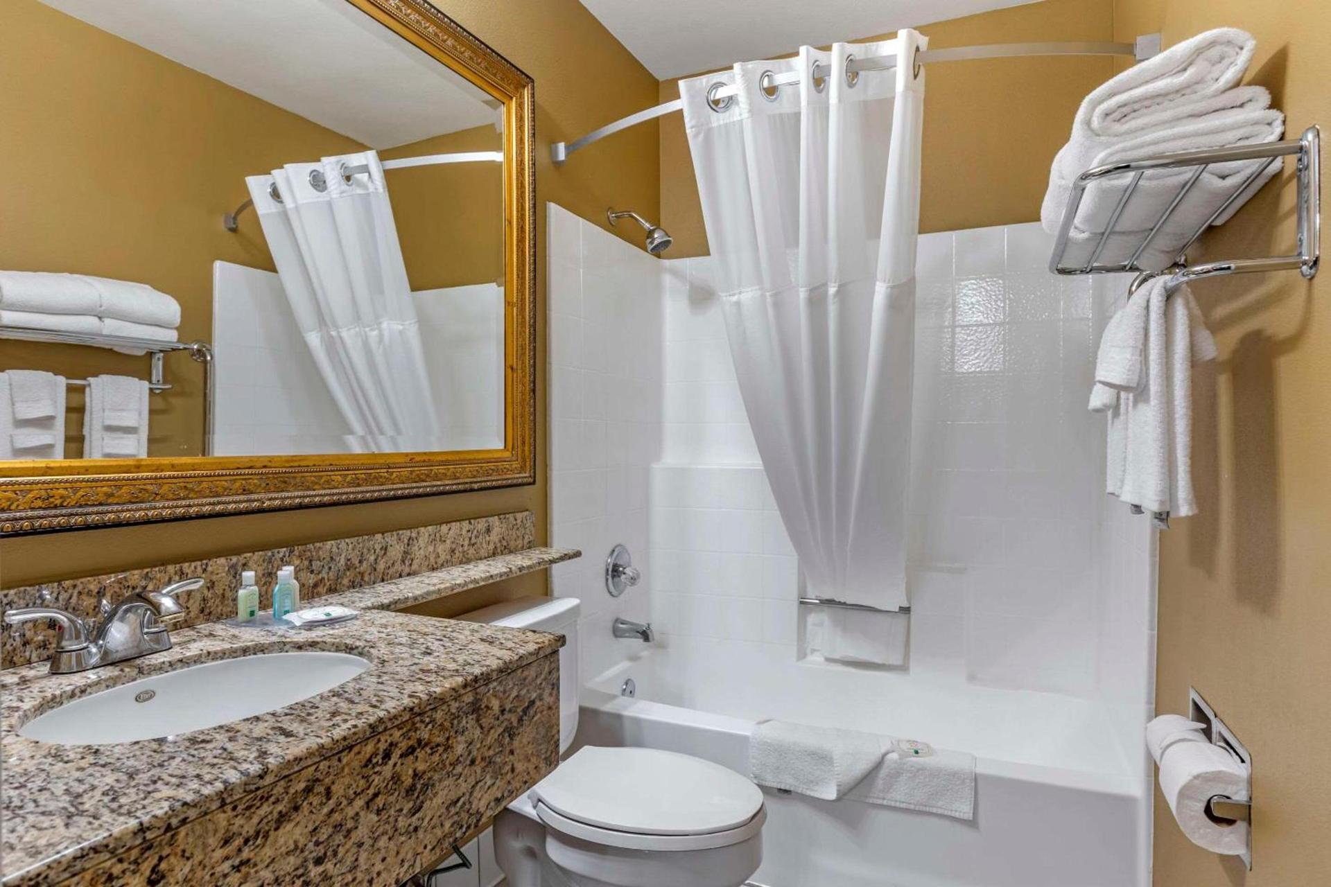 Quality Inn & Suites Westminster Seal Beach photo 31