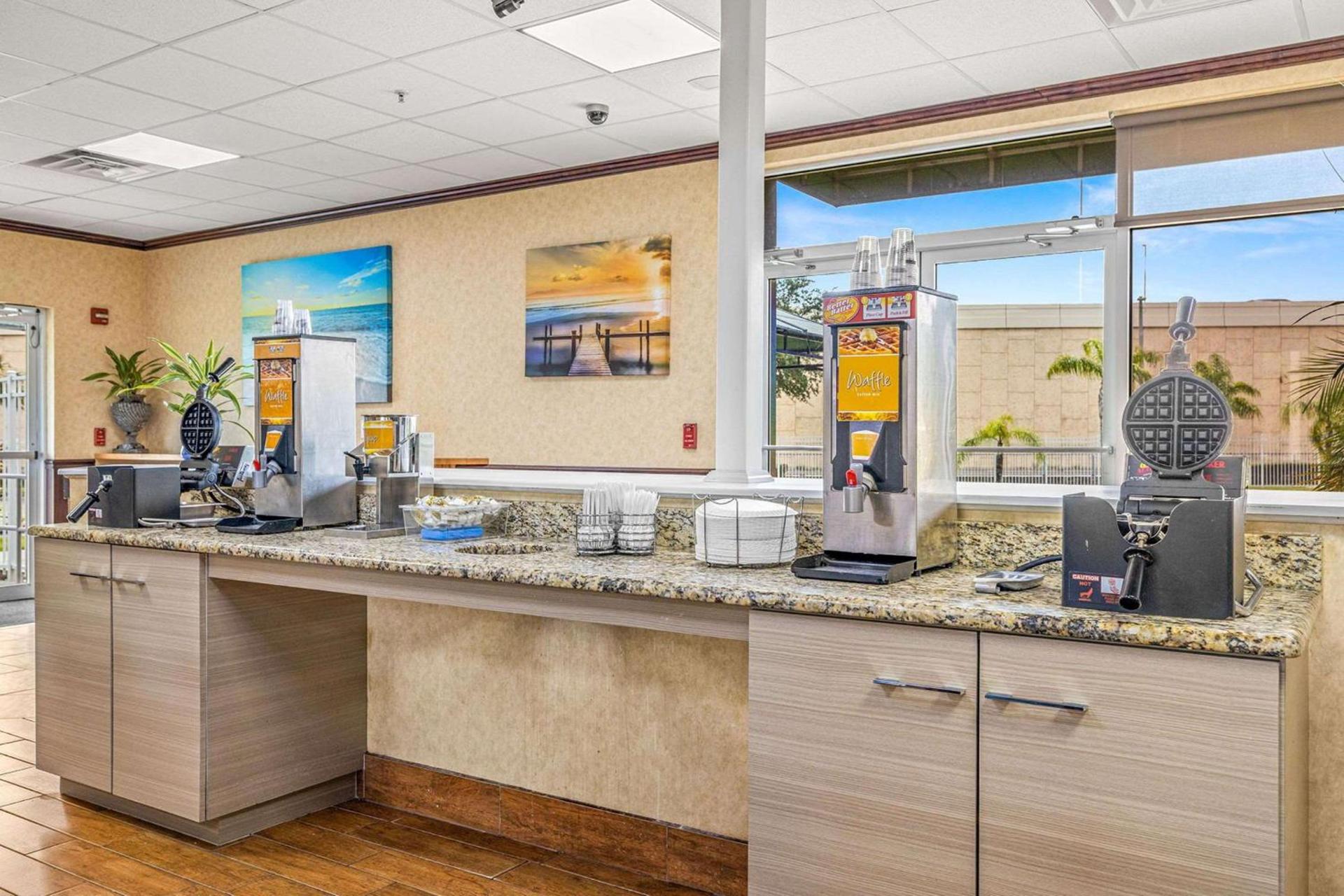 Quality Inn & Suites Tampa near Fairgrounds and Casino photo 37