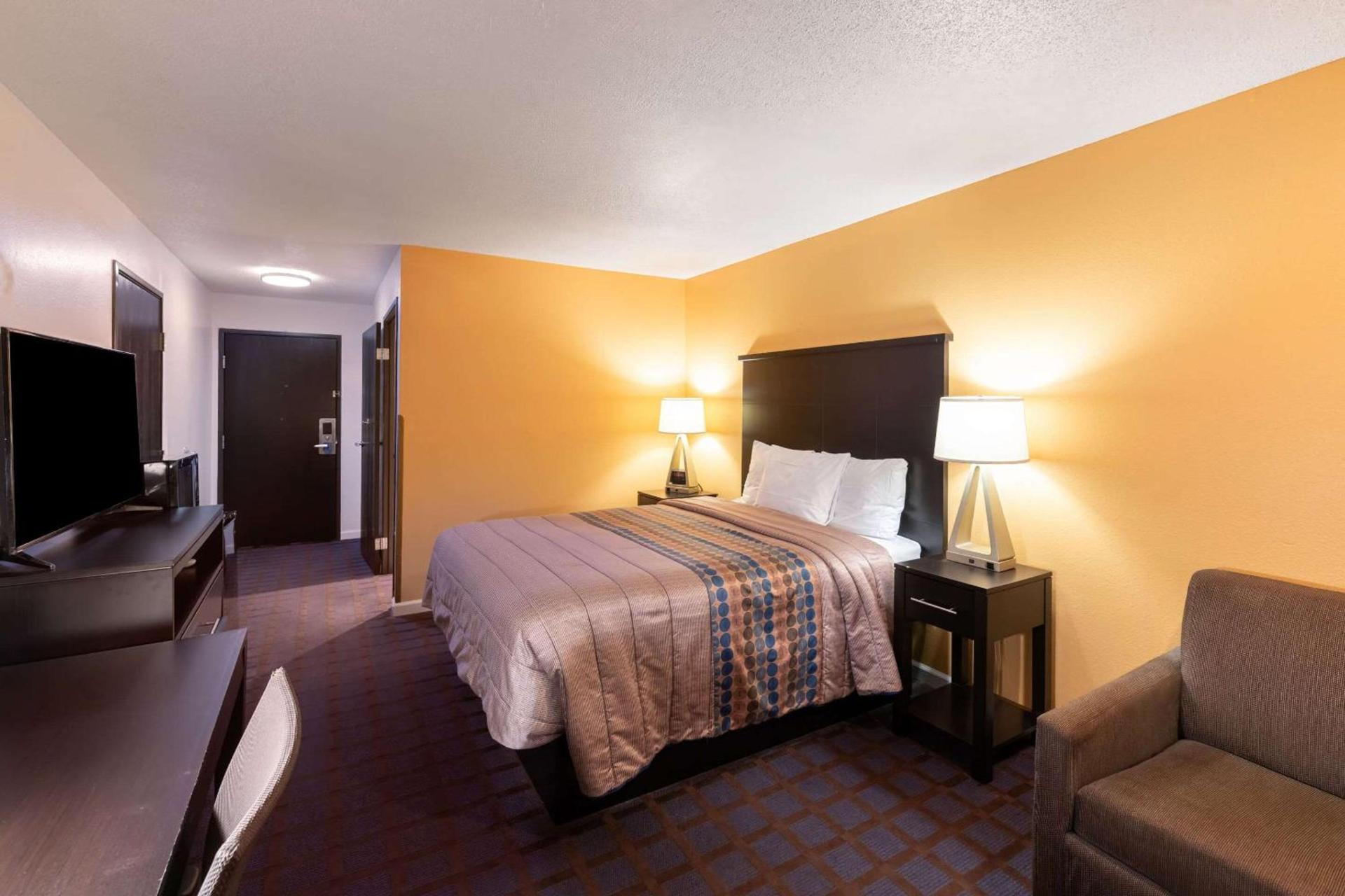 Rodeway Inn Red Oak photo 13