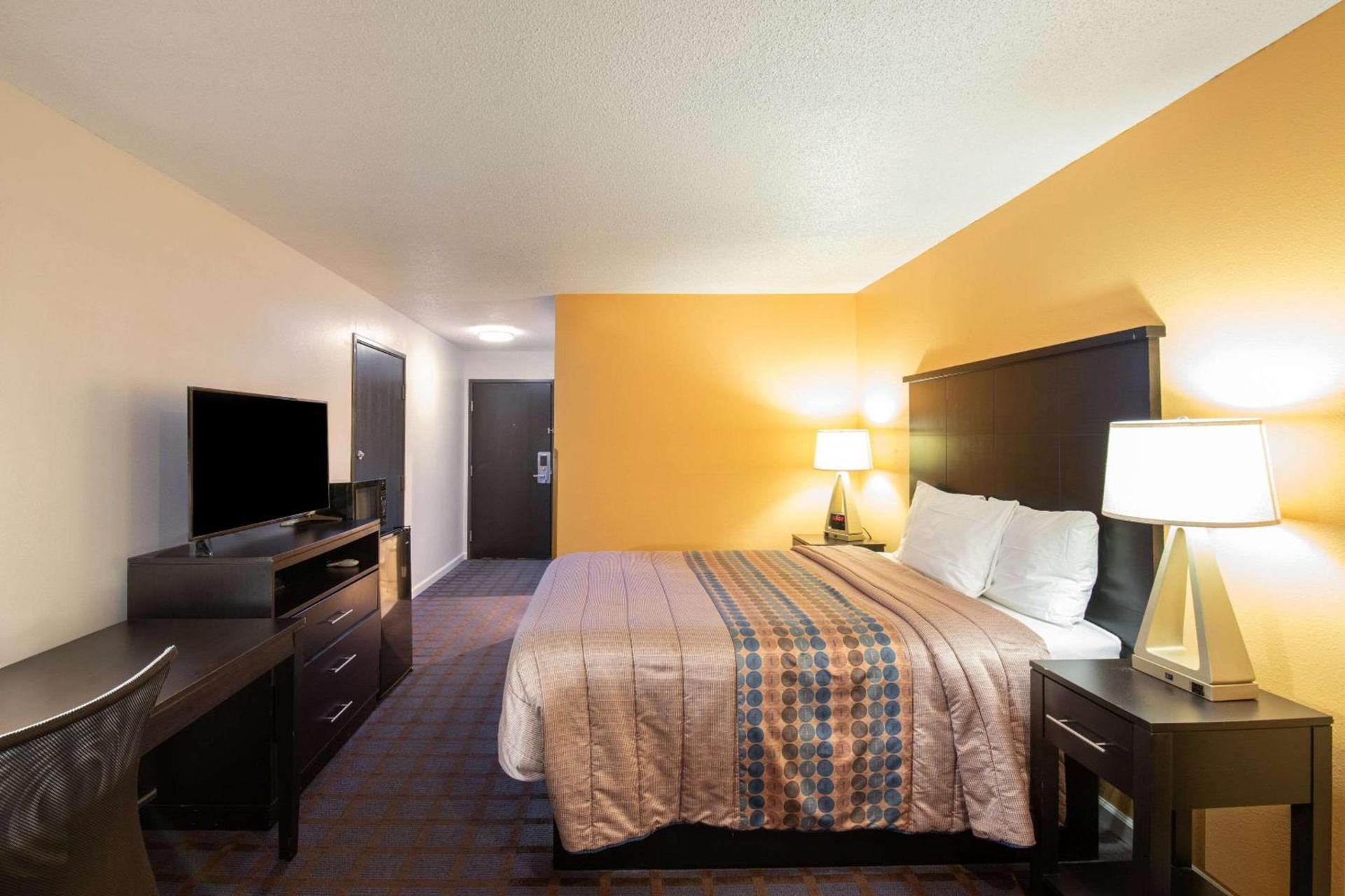 Rodeway Inn Red Oak photo 14