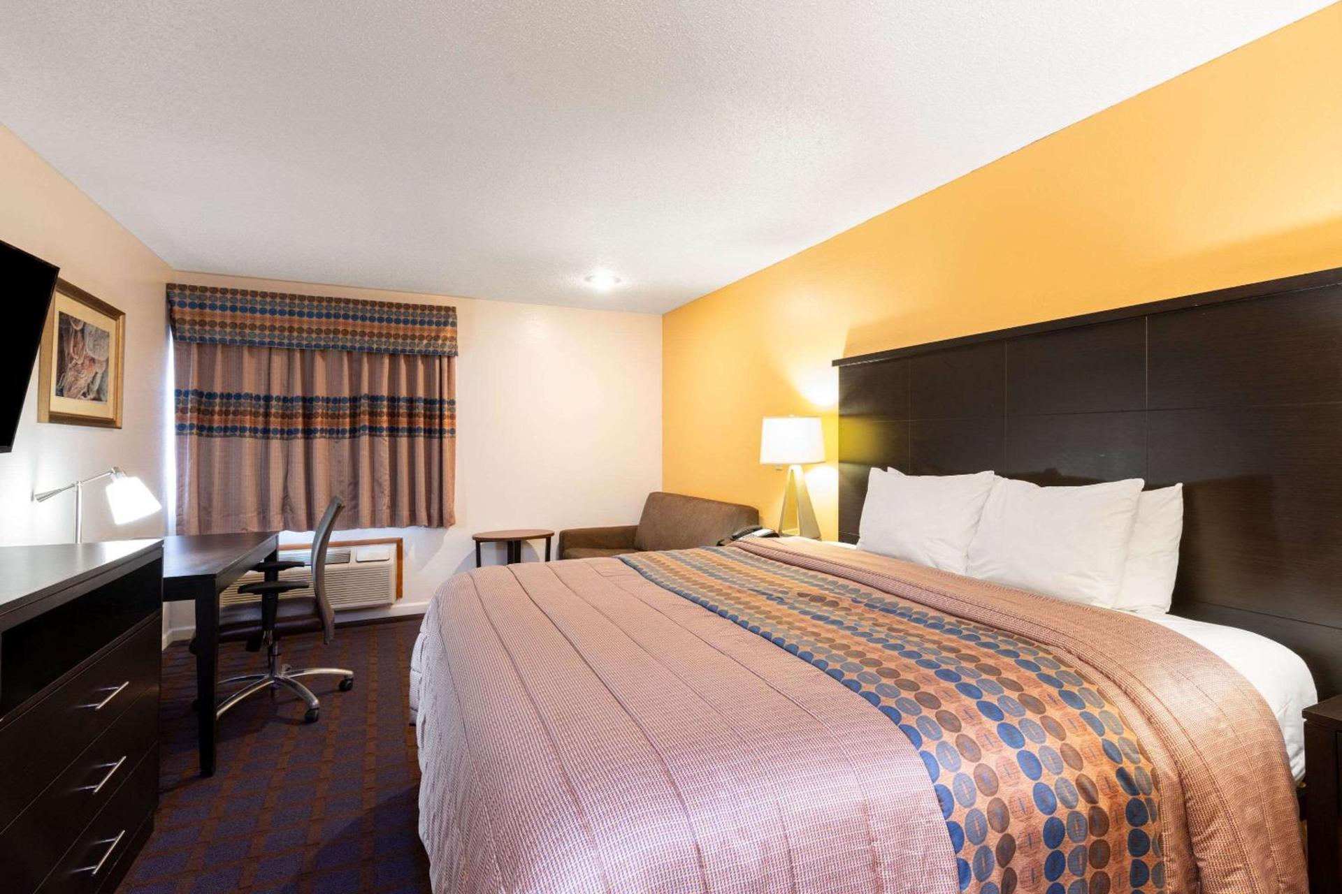 Rodeway Inn Red Oak photo 16