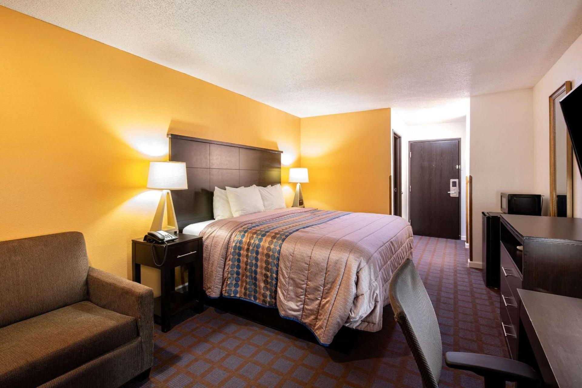 Rodeway Inn Red Oak photo 17