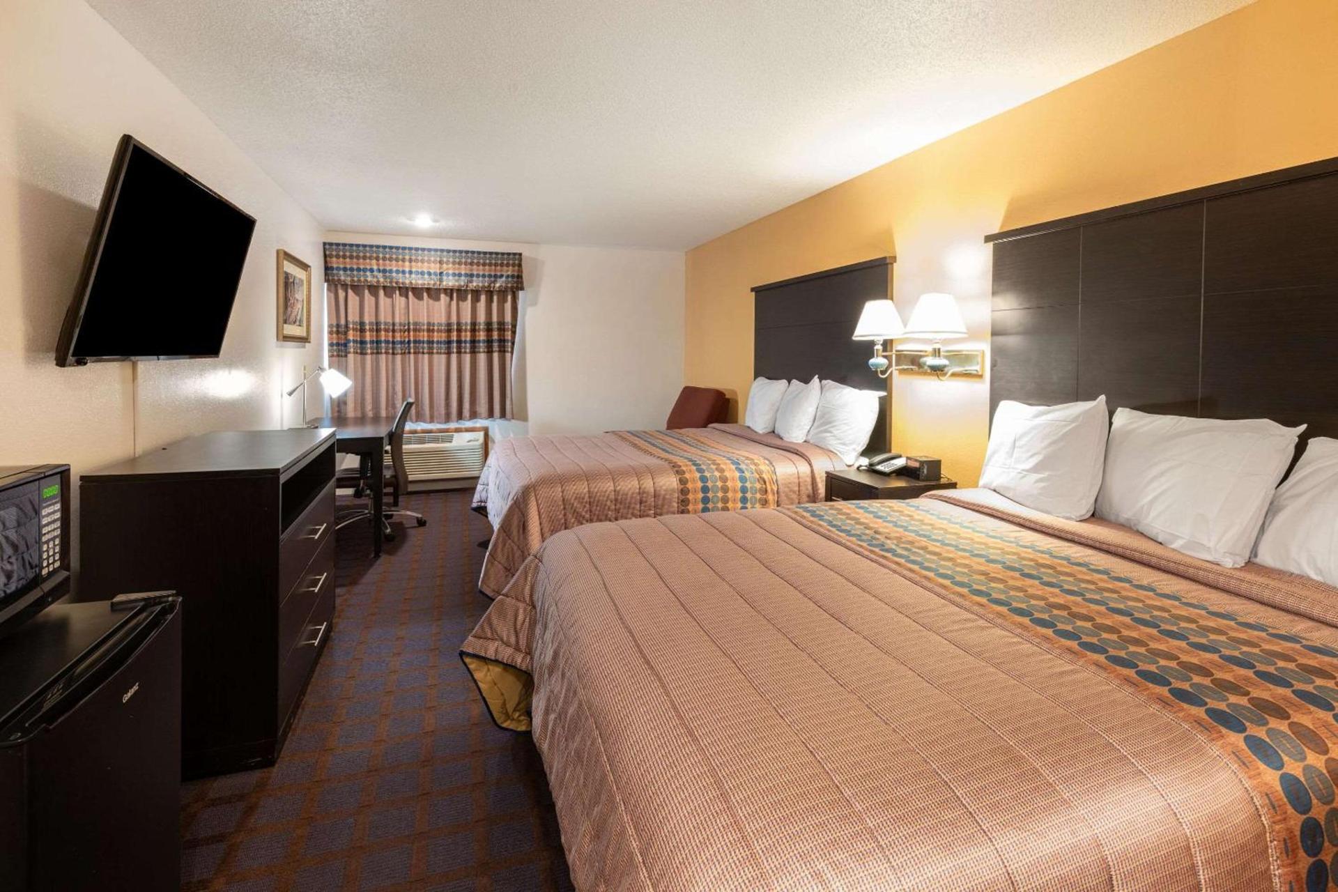 Rodeway Inn Red Oak photo 21