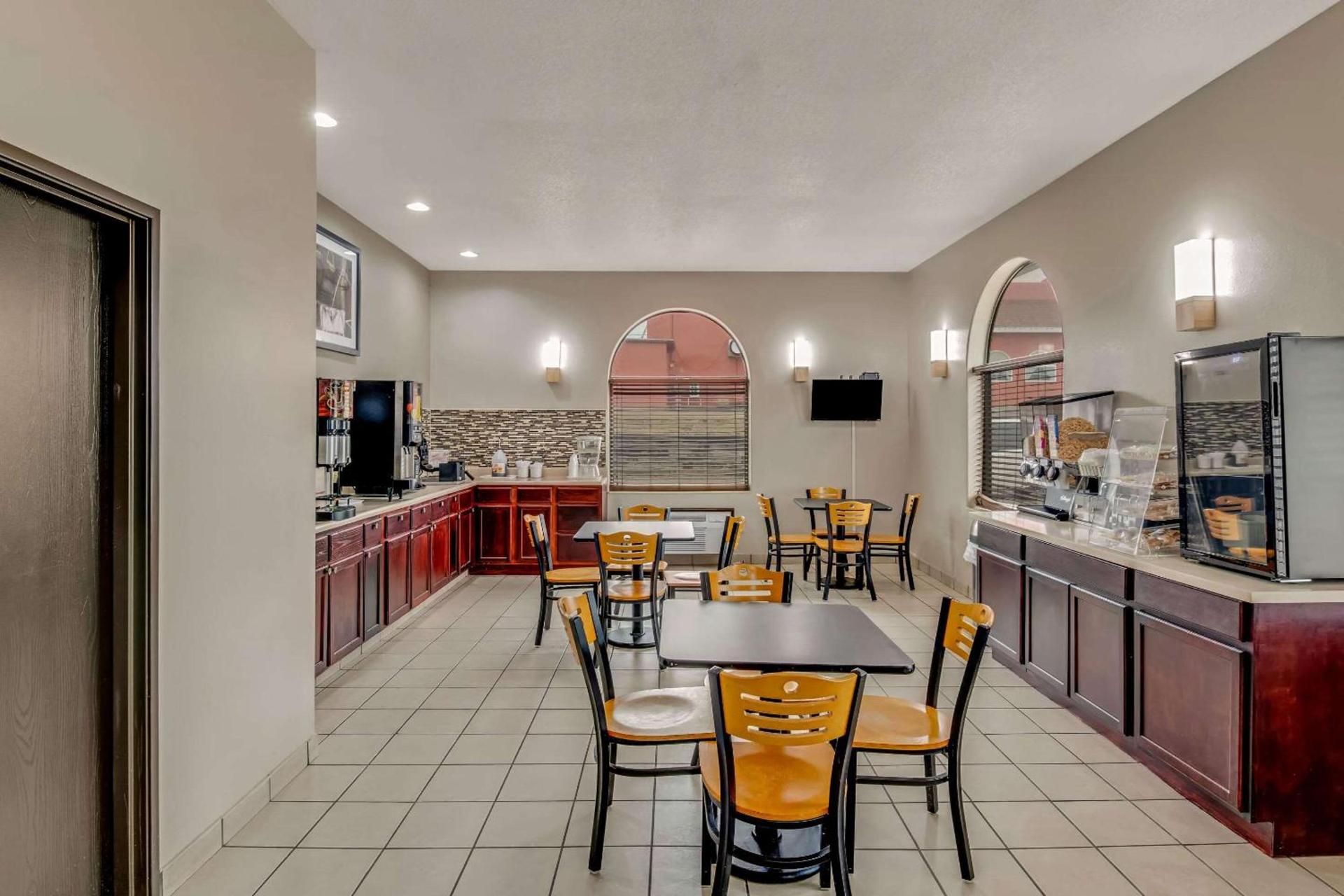 Rodeway Inn Red Oak photo 24