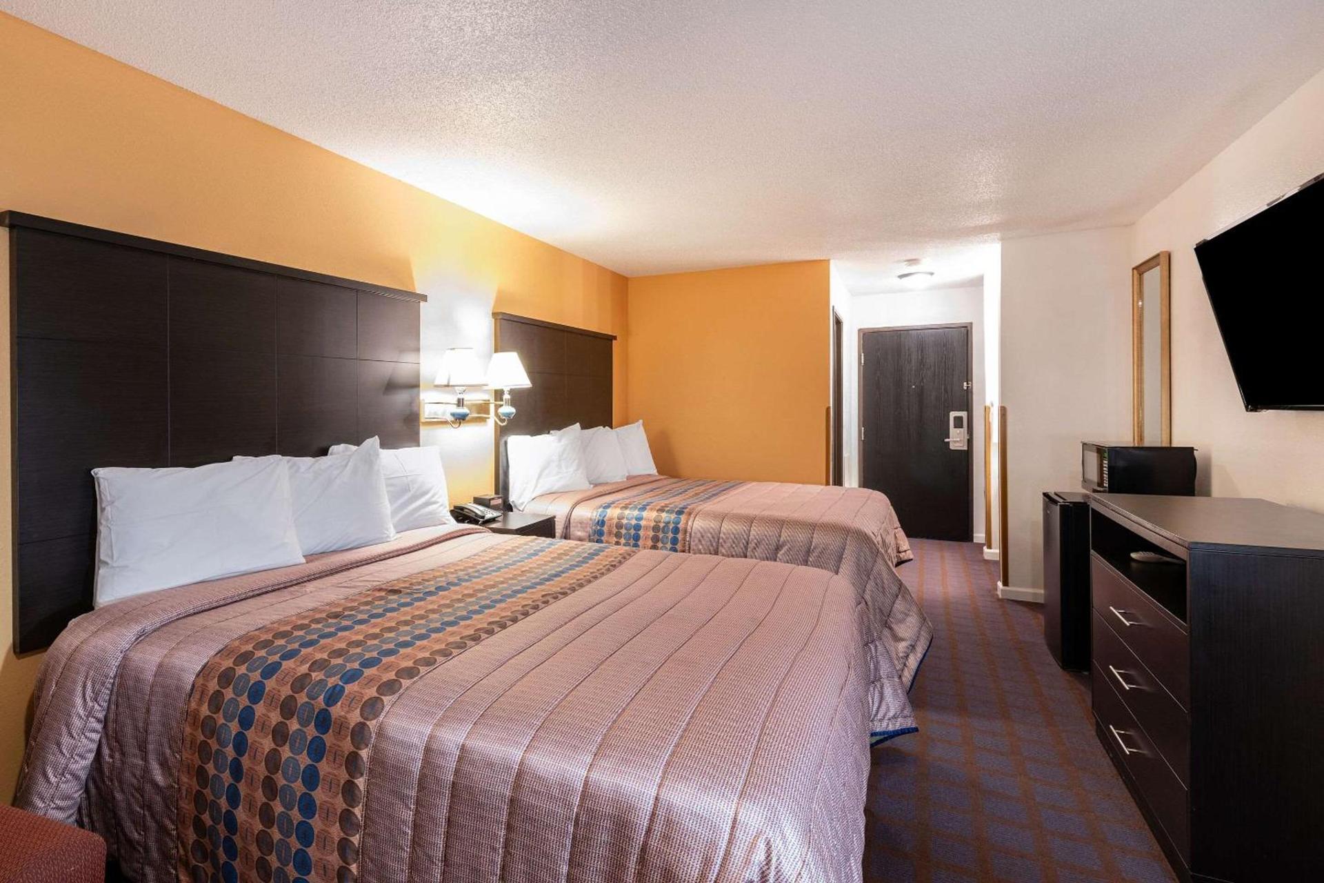 Rodeway Inn Red Oak photo 23
