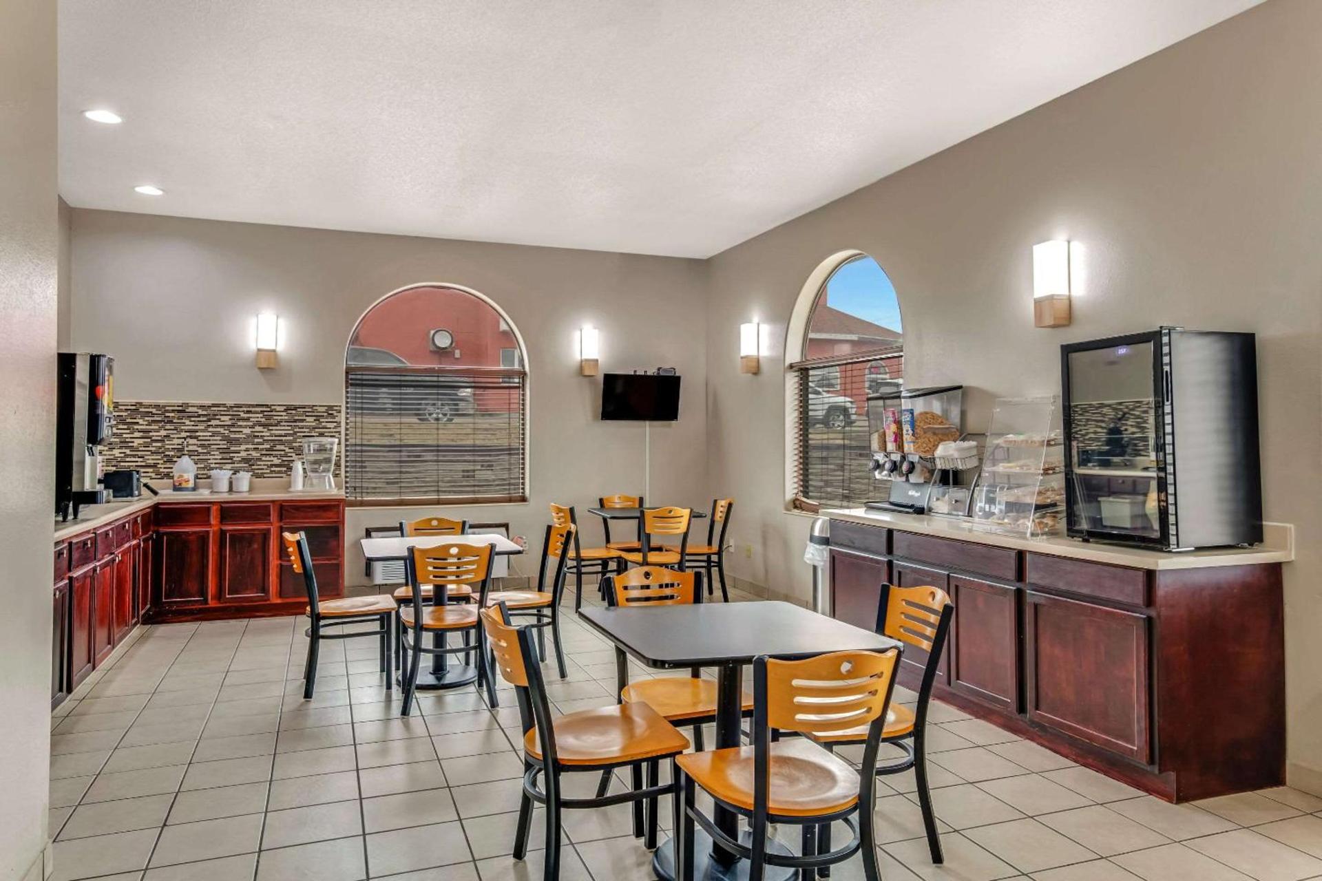 Rodeway Inn Red Oak photo 25