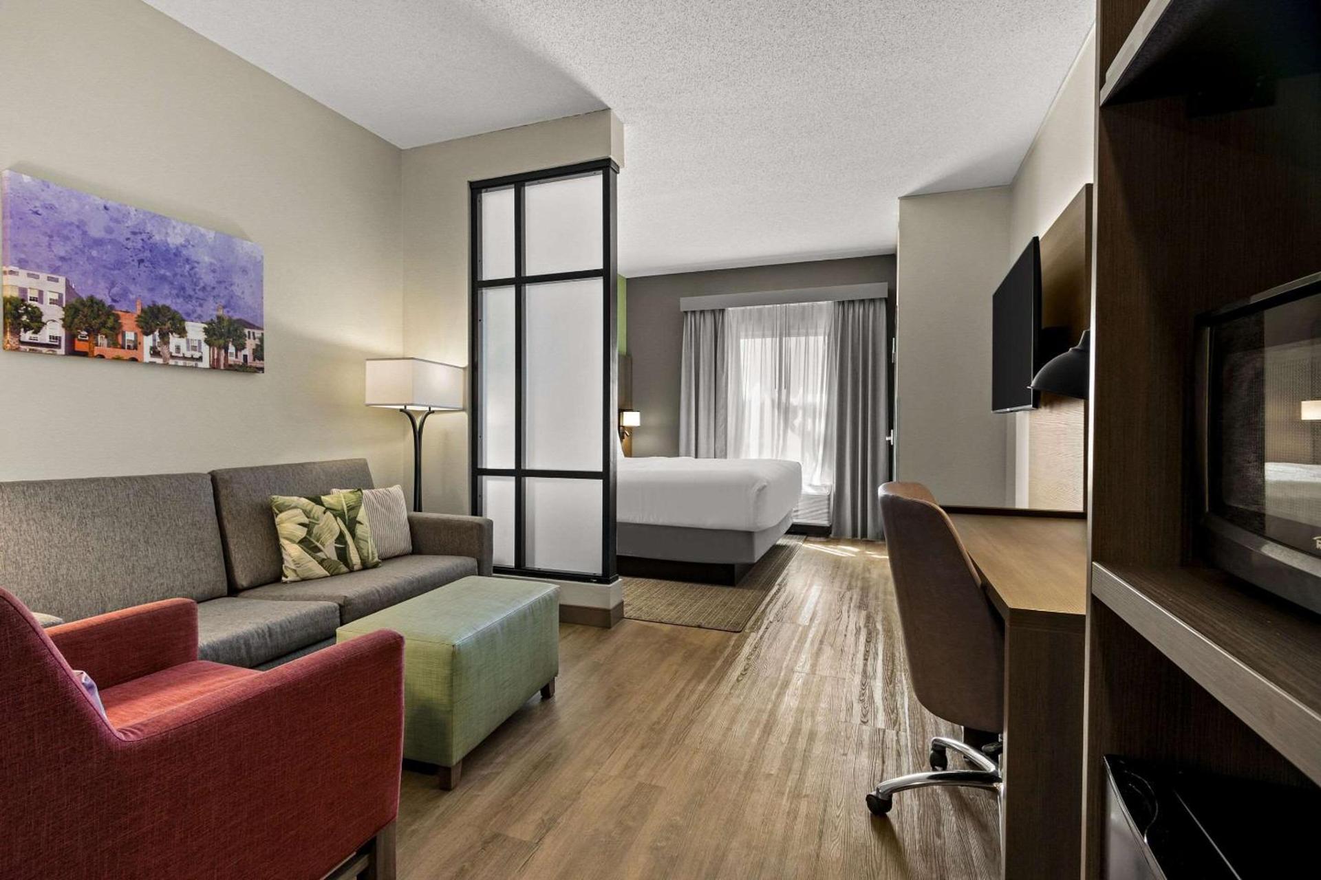 Comfort Suites Charleston West Ashley photo 18