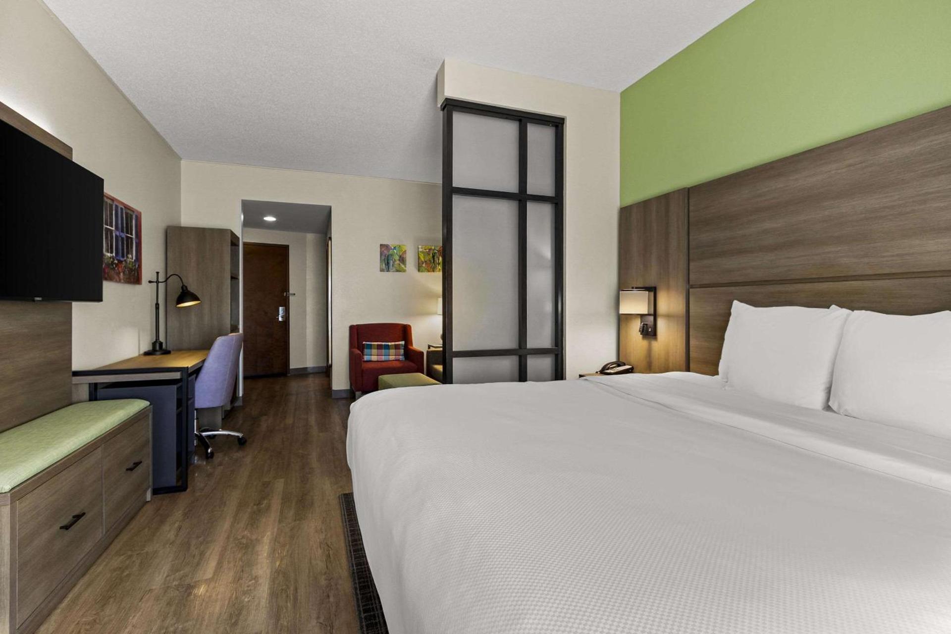 Comfort Suites Charleston West Ashley photo 19