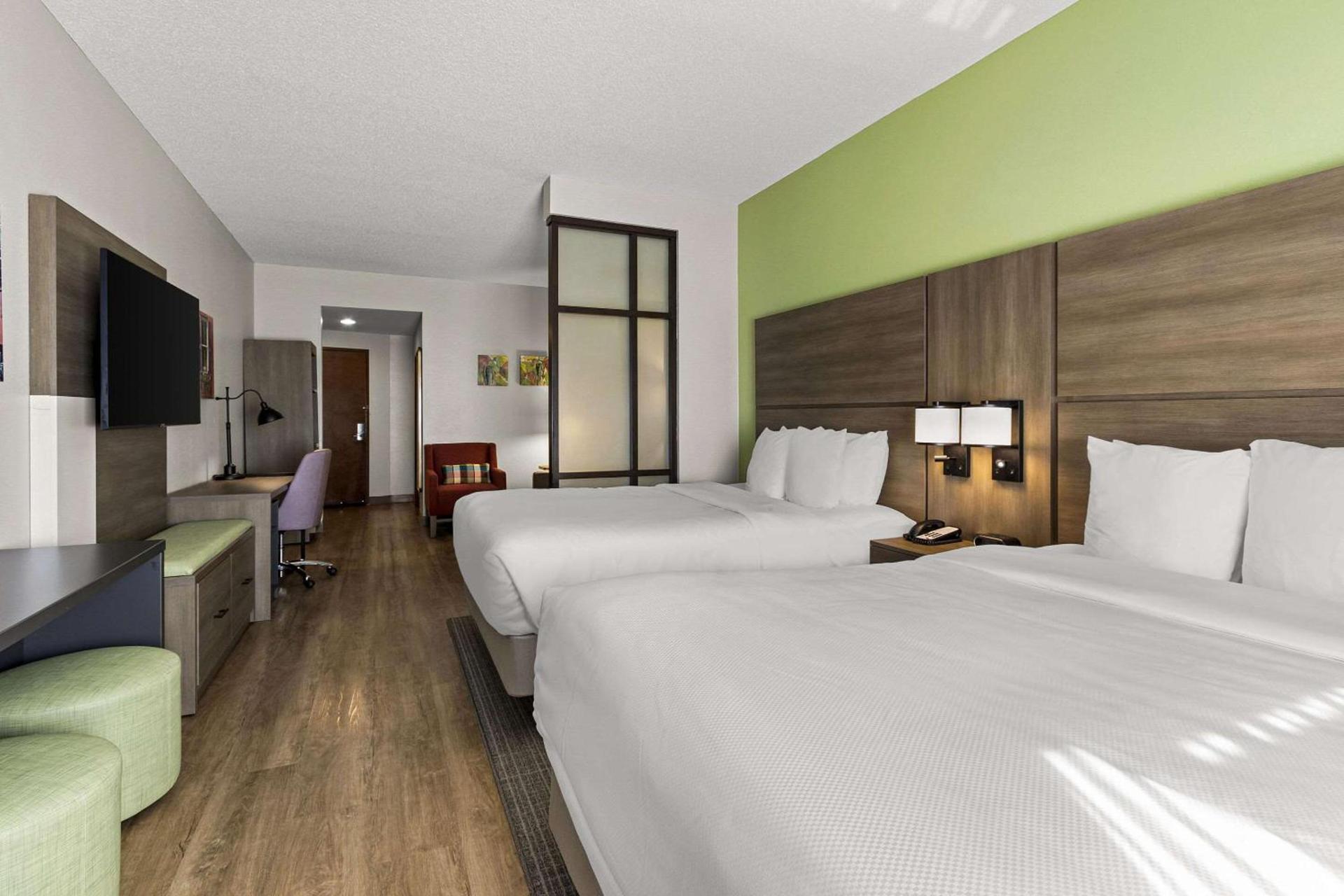 Comfort Suites Charleston West Ashley photo 24