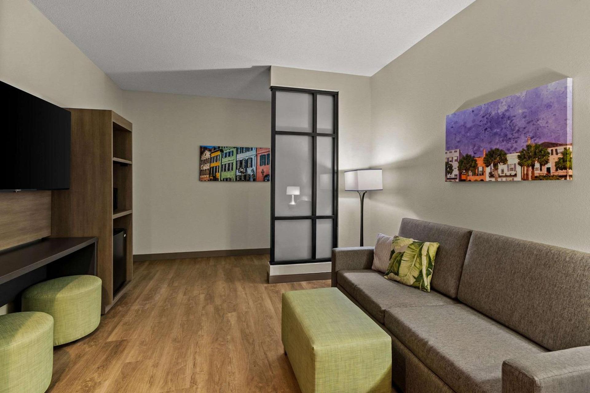 Comfort Suites Charleston West Ashley photo 27