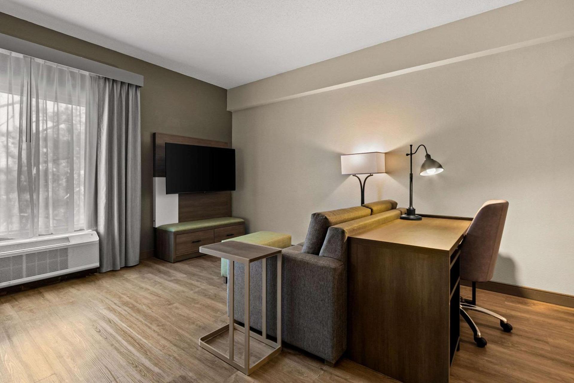 Comfort Suites Charleston West Ashley photo 26