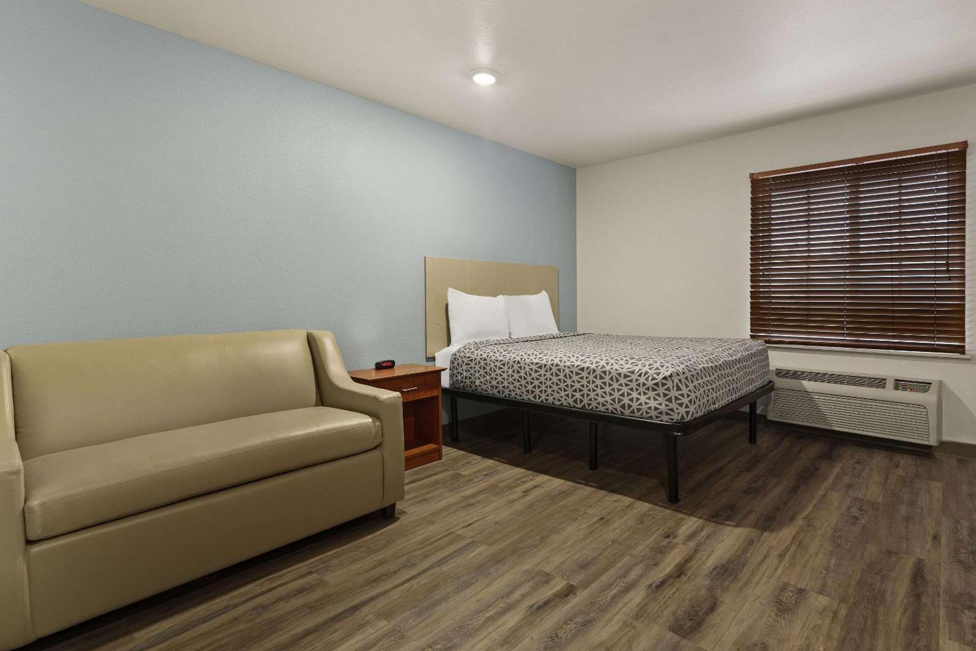 WoodSpring Suites Macon North photo 17