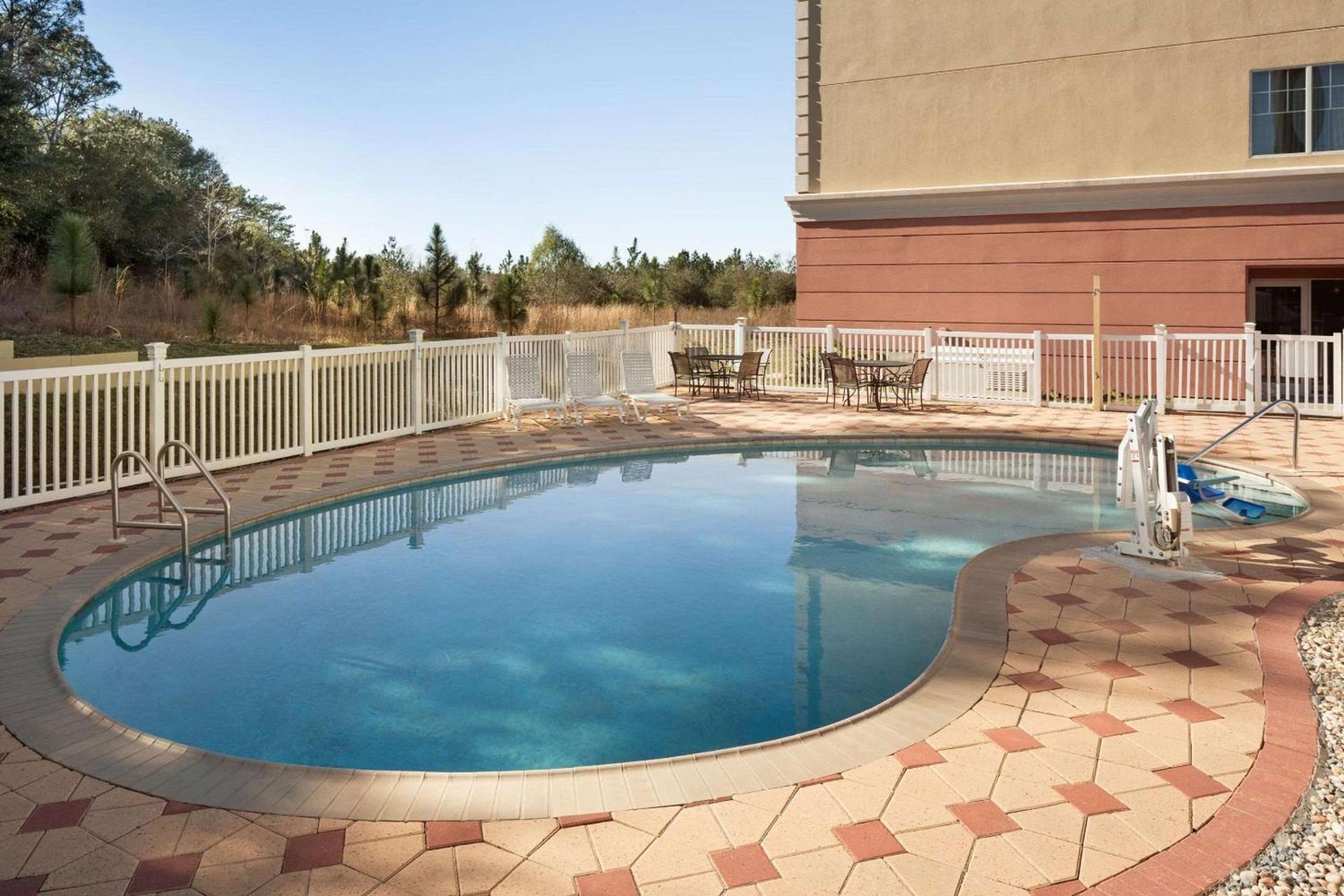 Country Inn & Suites by Radisson, Crestview, FL photo 6