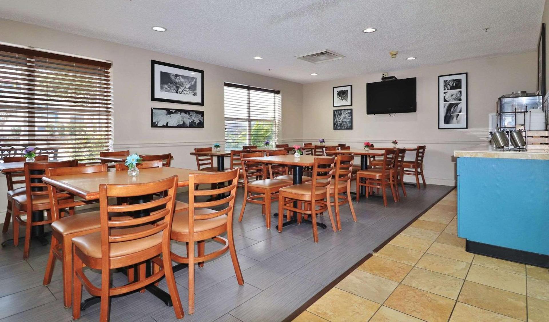 Country Inn & Suites by Radisson, Jacksonville - Orange Park photo 9