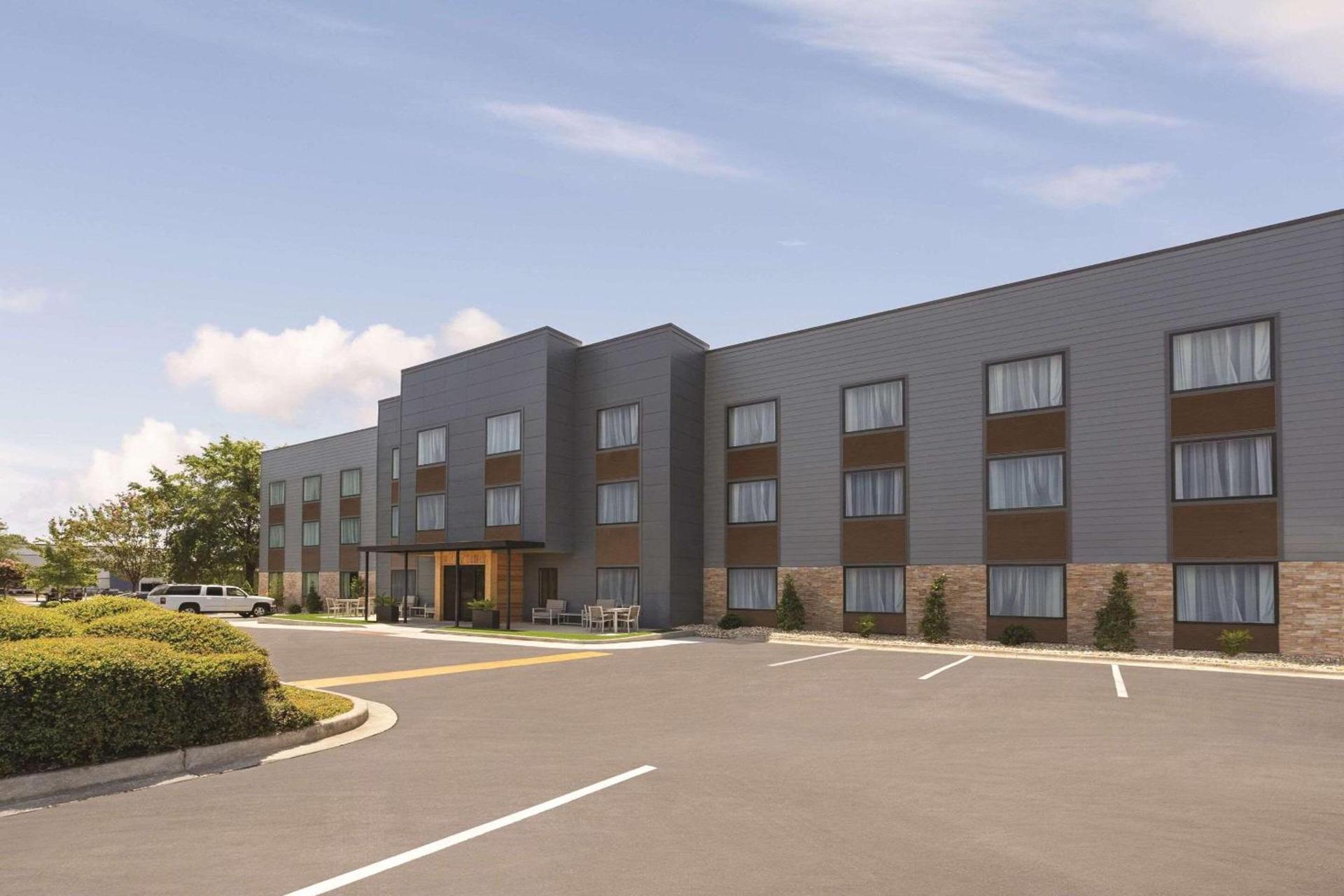 Country Inn & Suites by Radisson, Savannah Midtown, GA photo 2