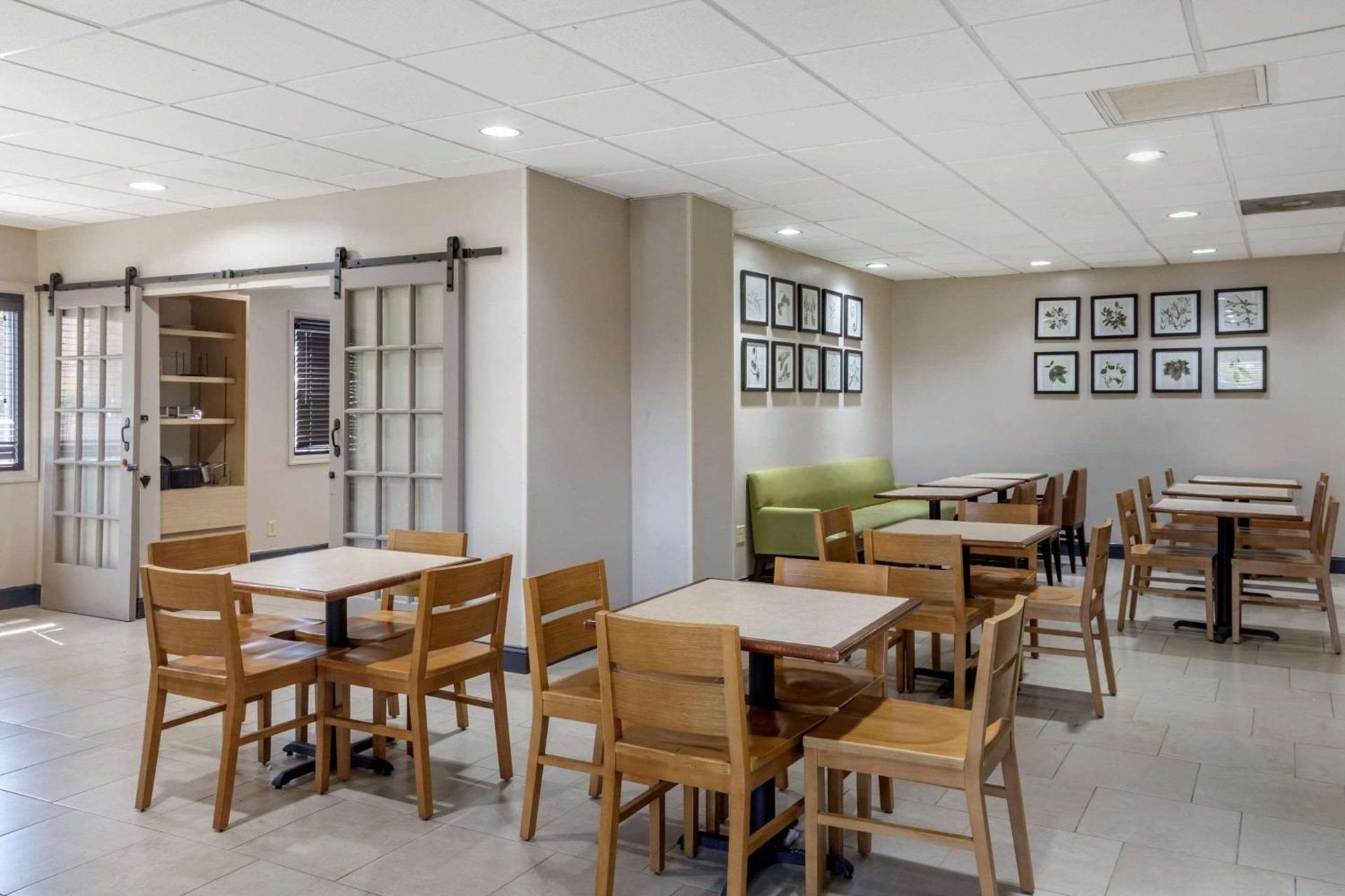 Country Inn & Suites by Radisson, Atlanta Downtown photo 16