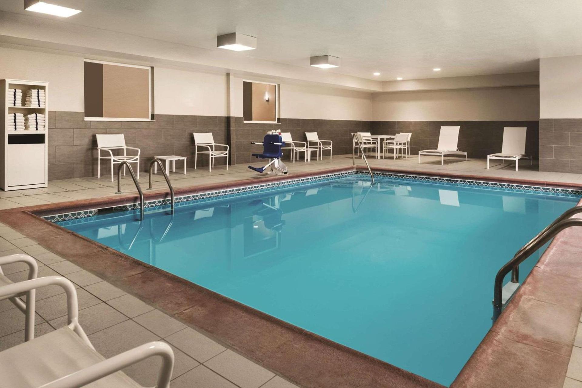 Country Inn & Suites by Radisson, Indianapolis South, IN photo 8