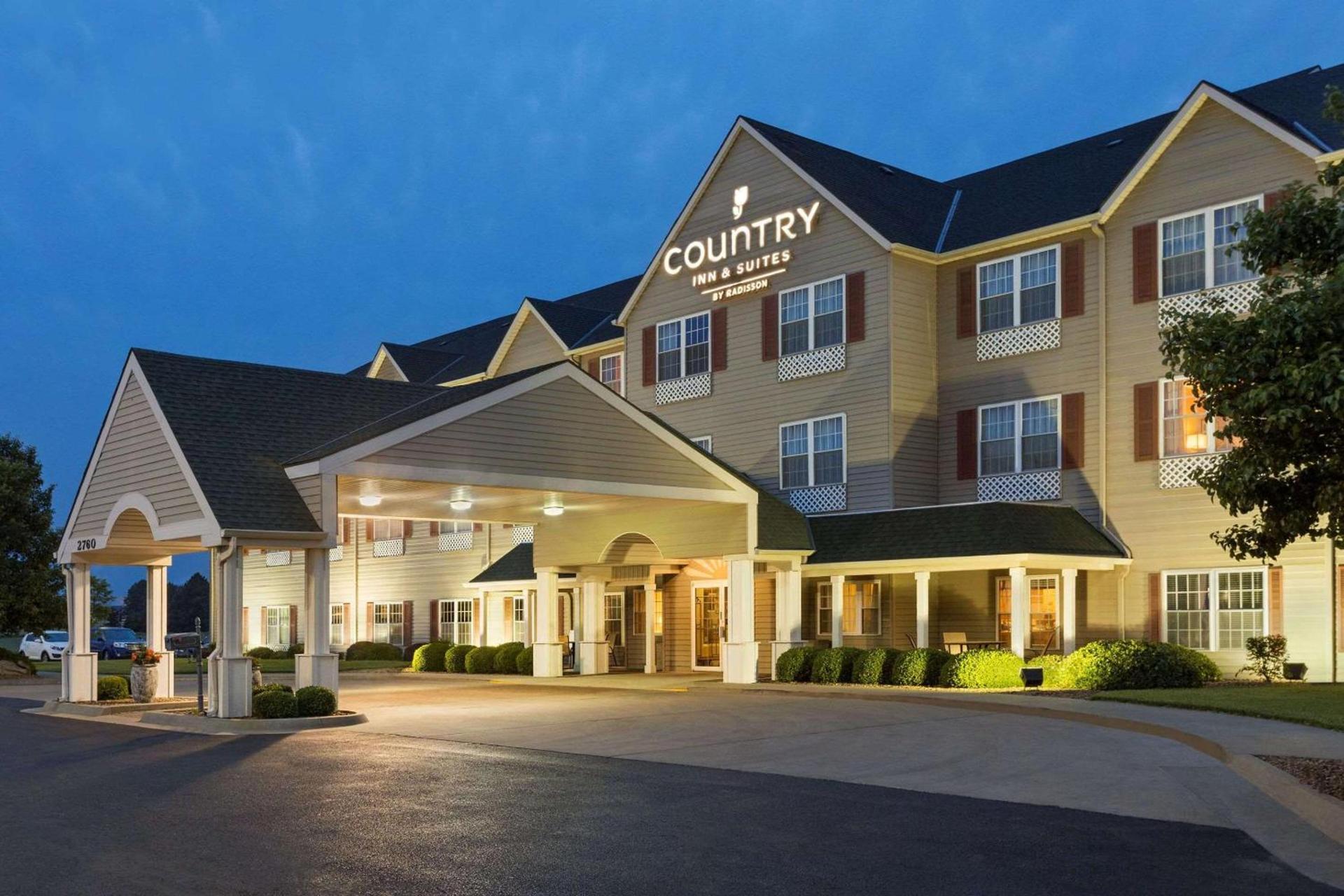 Country Inn & Suites by Radisson, Salina, KS — hotel in Salina