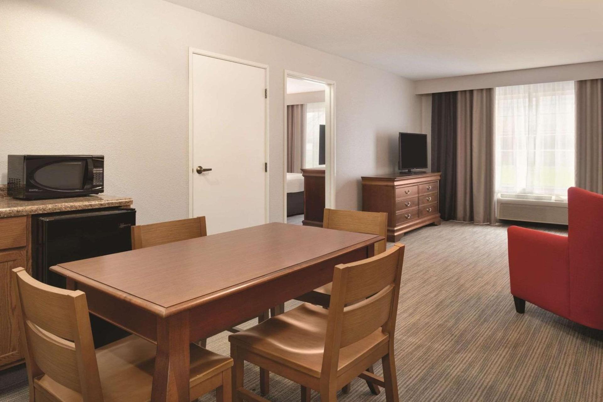 Country Inn & Suites by Radisson, Valparaiso, IN photo 15