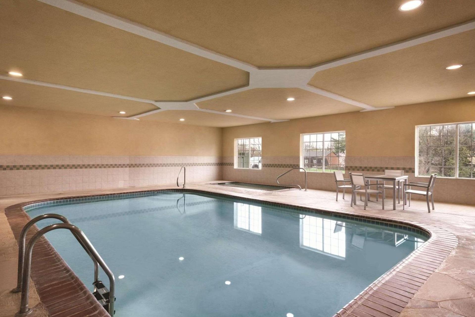Country Inn & Suites by Radisson, Valparaiso, IN photo 16