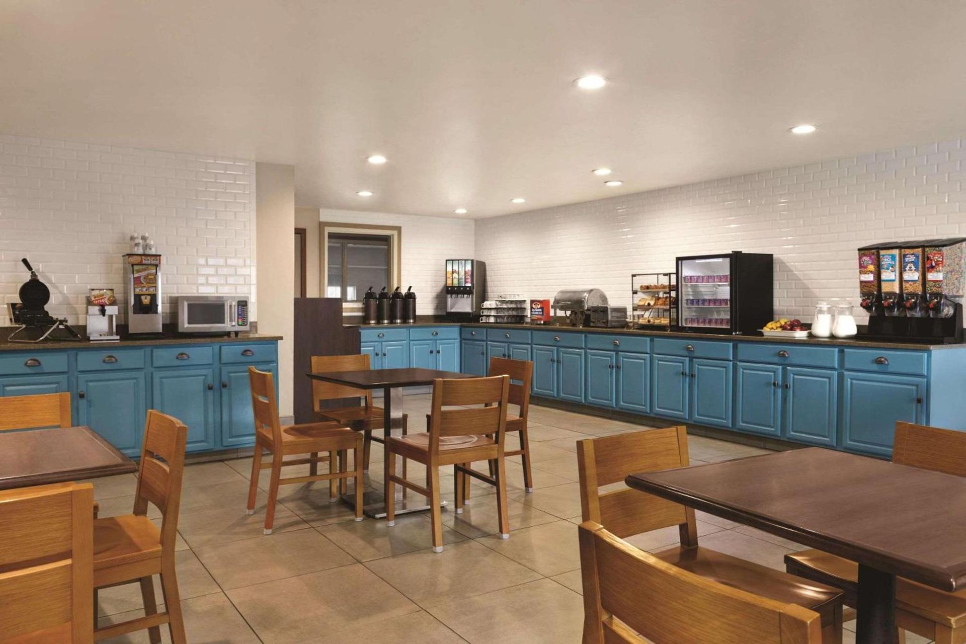 Country Inn & Suites by Radisson, Georgetown, KY photo 29
