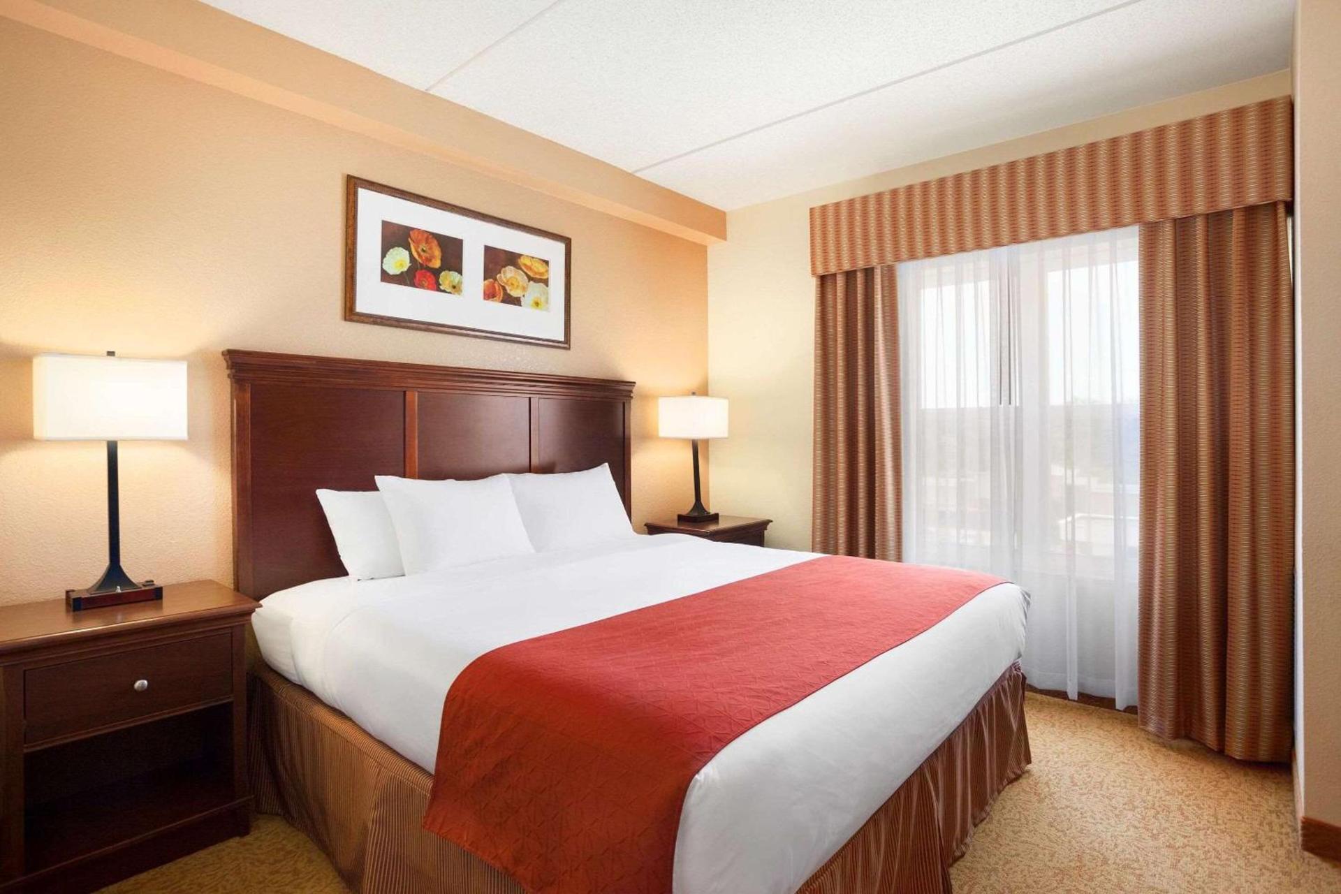 Spark by Hilton California Lexington Park photo 5